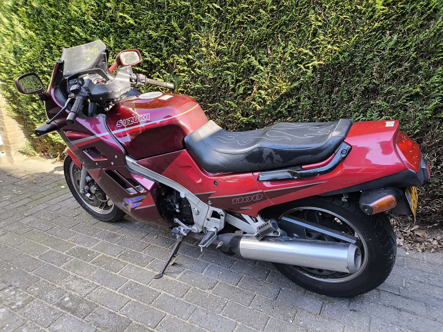 Suzuki GSX 1100 Red - 2