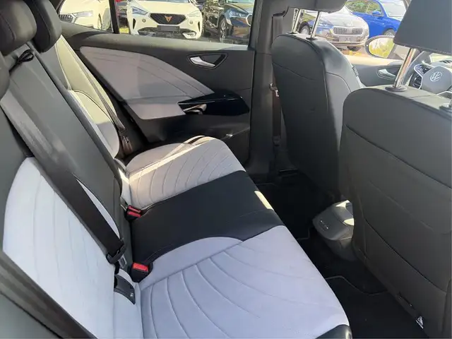 Volkswagen Id.3 view 6
