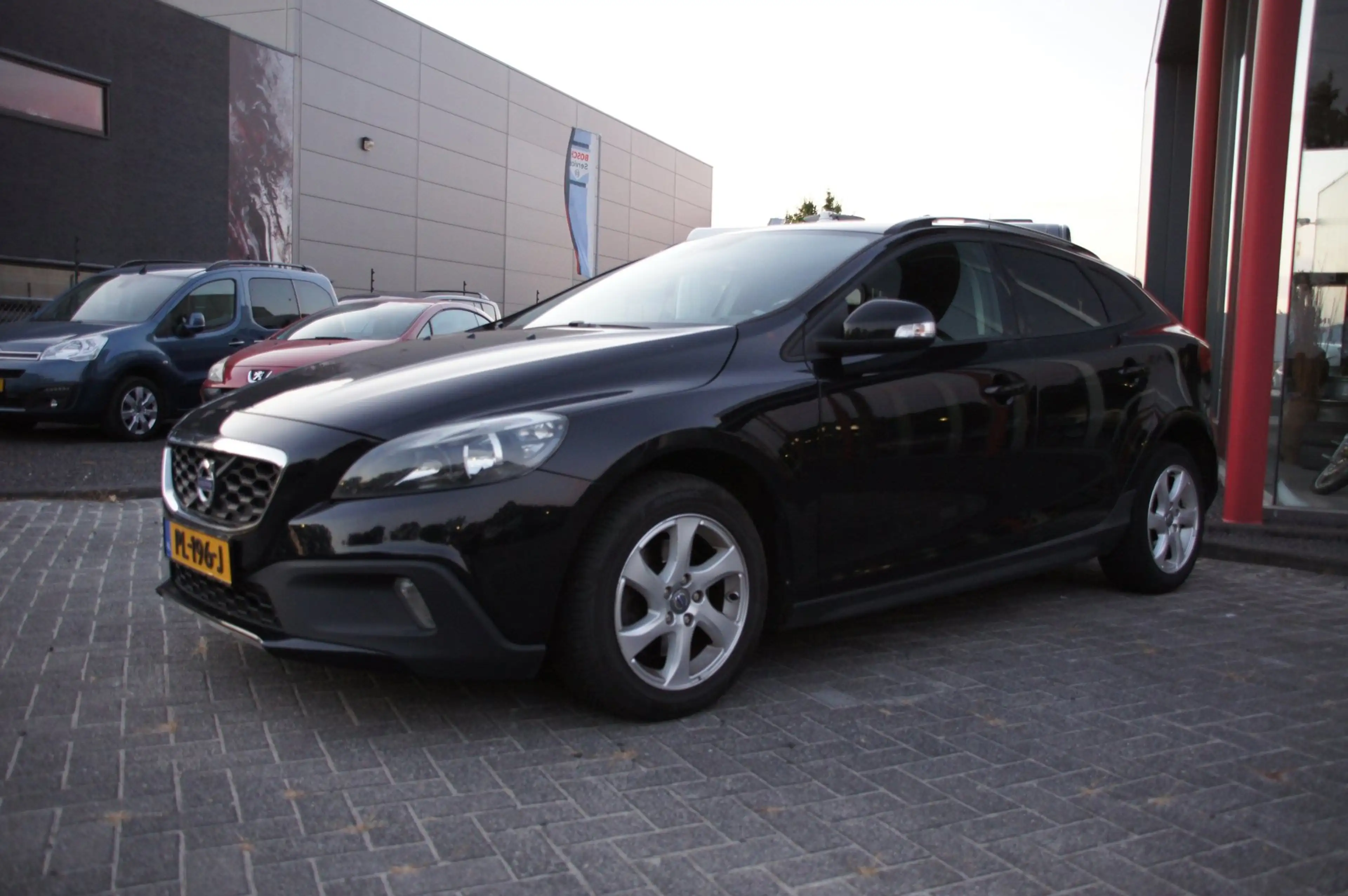 Volvo V40 Cross Country 1.6 D2 — photo 12