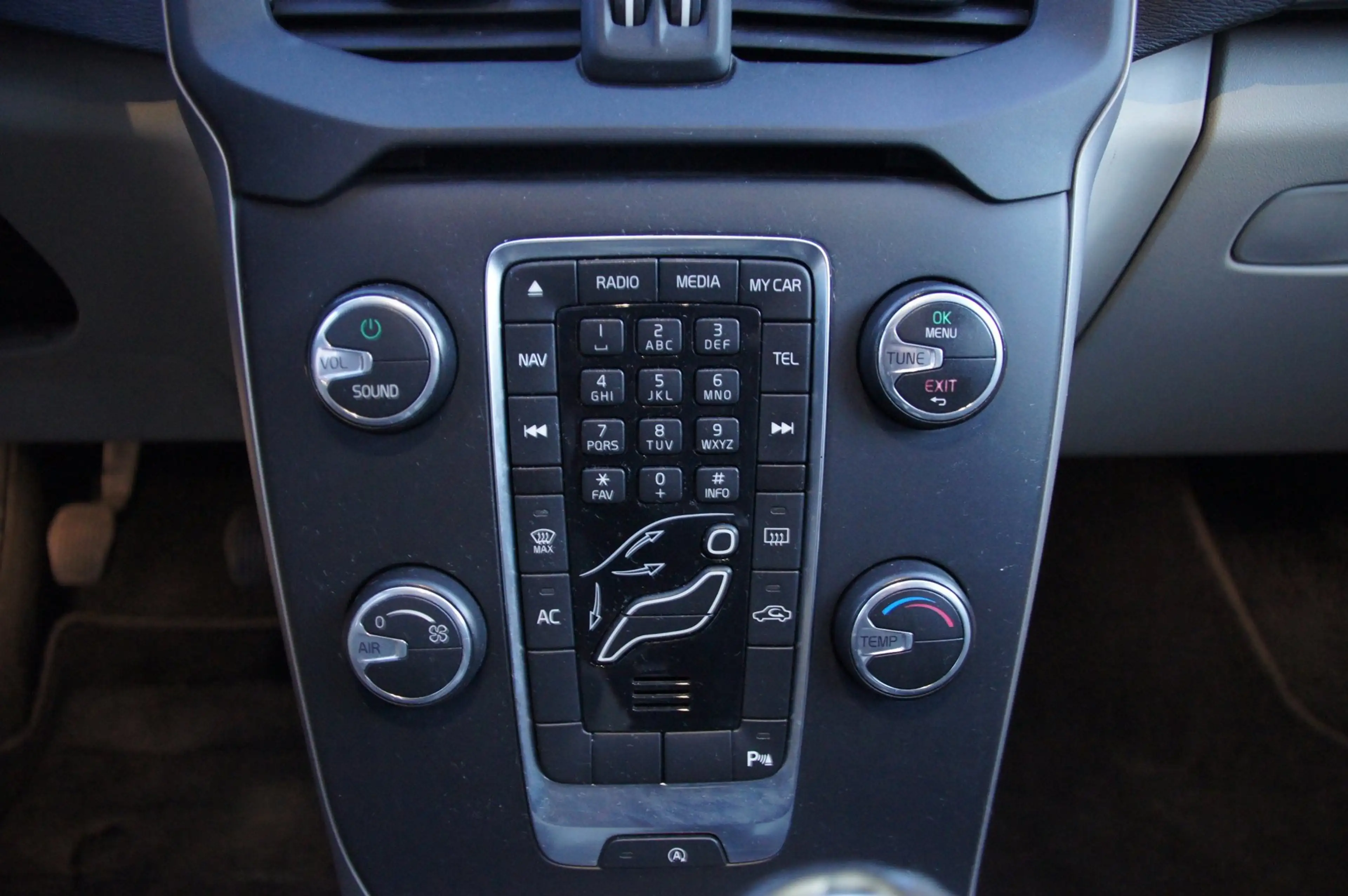 Volvo V40 Cross Country 1.6 D2 — photo 7