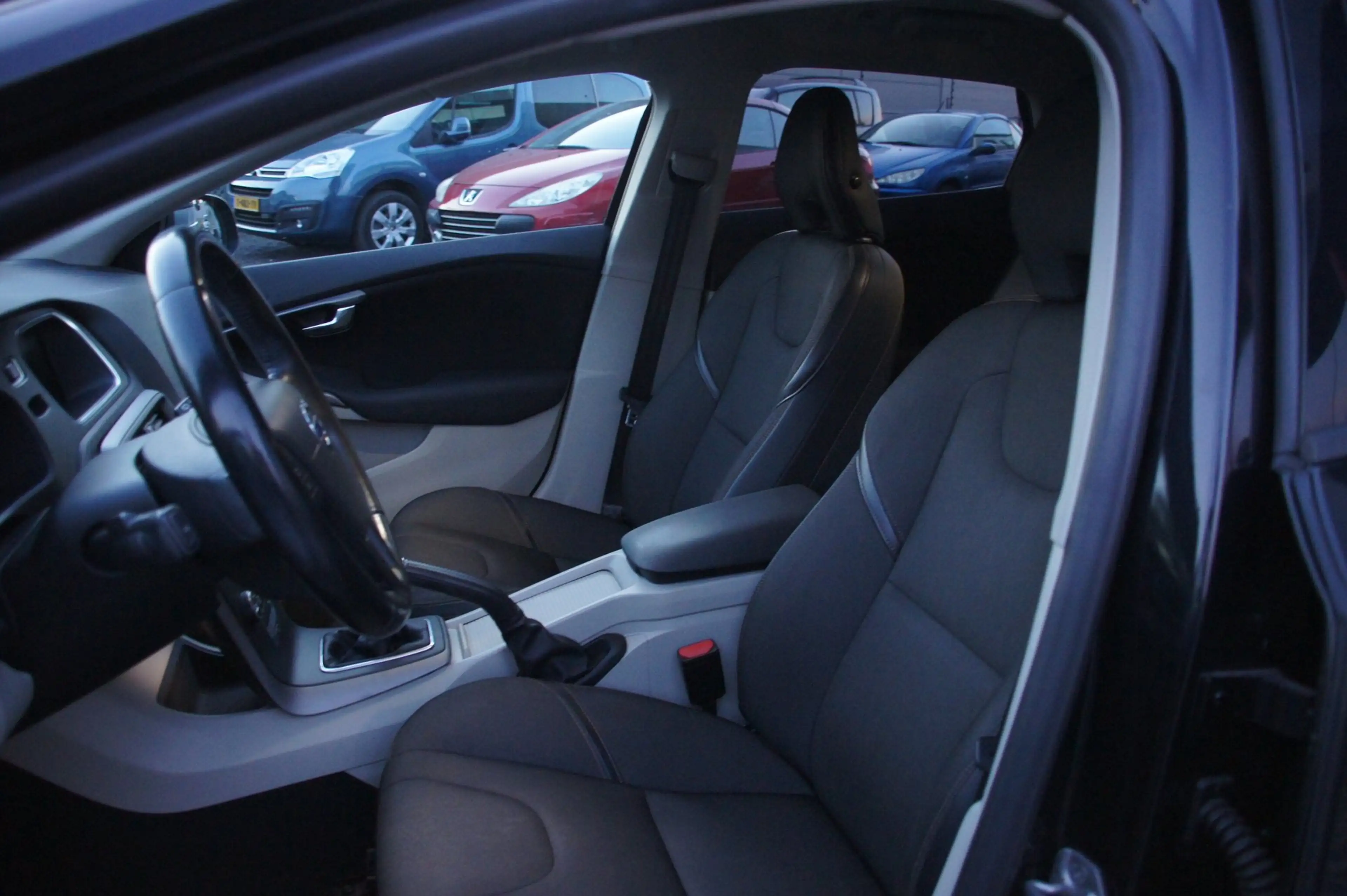 Volvo V40 Cross Country 1.6 D2 — photo 8