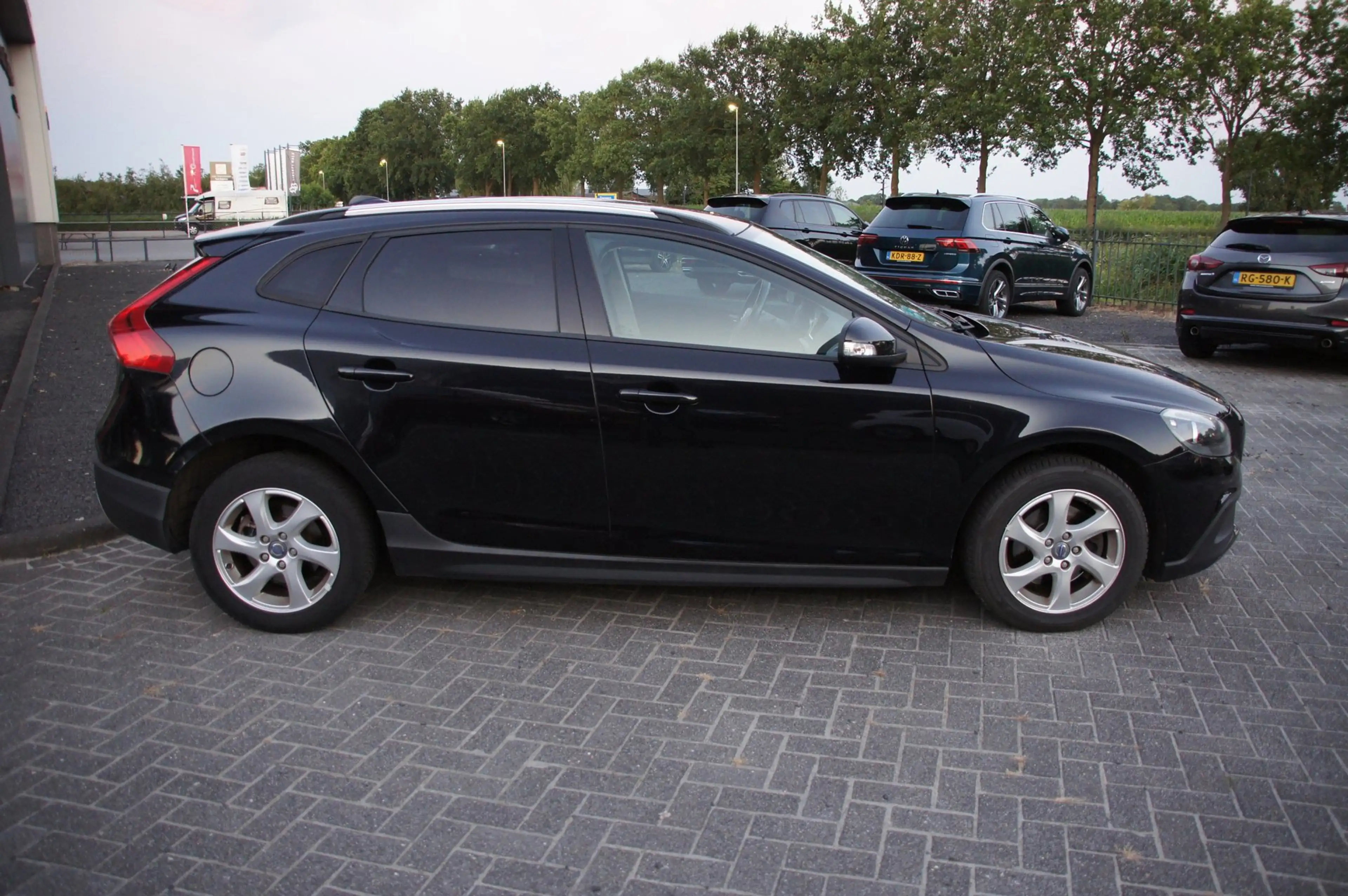 Volvo V40 Cross Country 1.6 D2 — photo 2