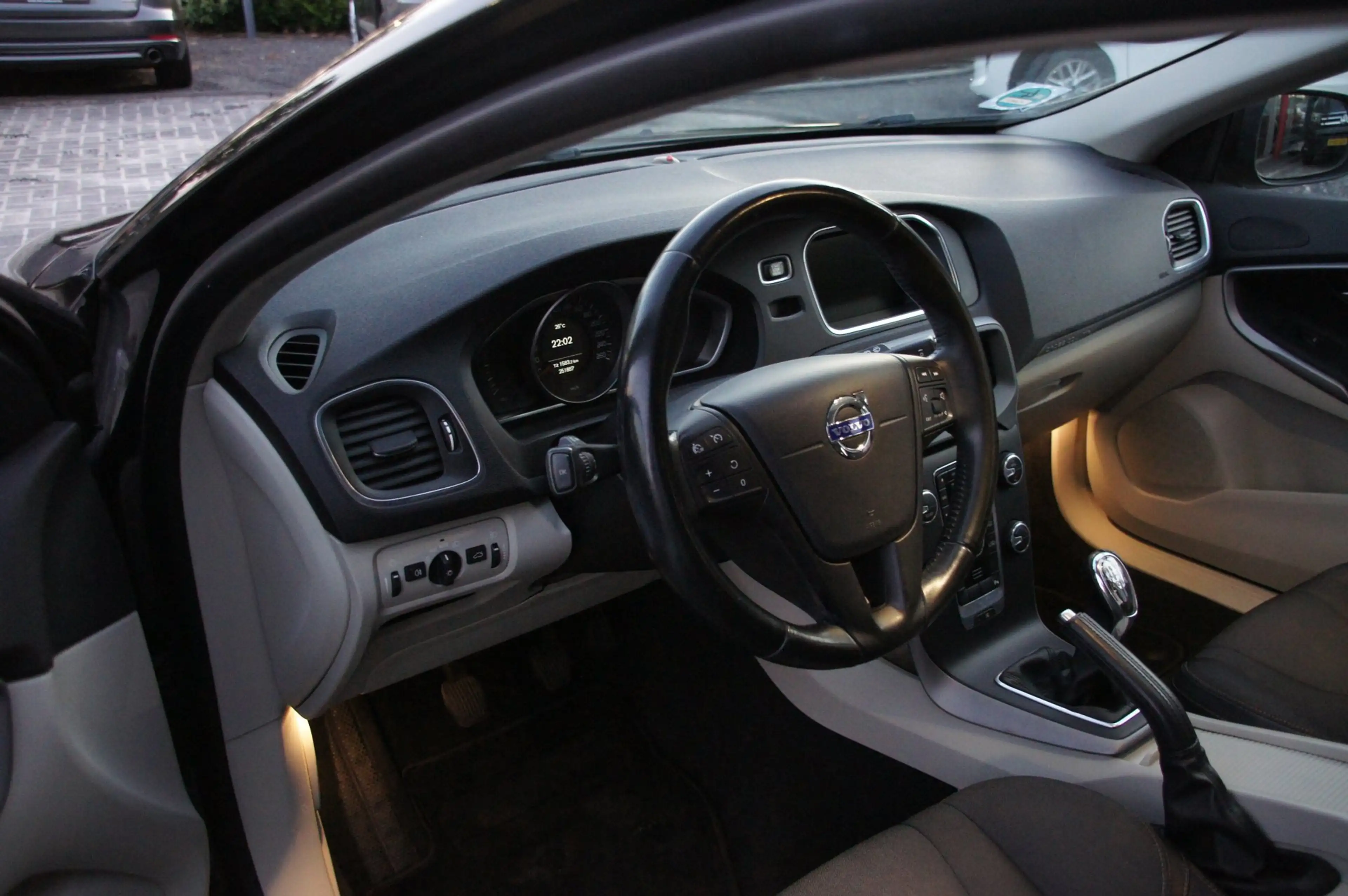 Volvo V40 Cross Country 1.6 D2 — photo 5