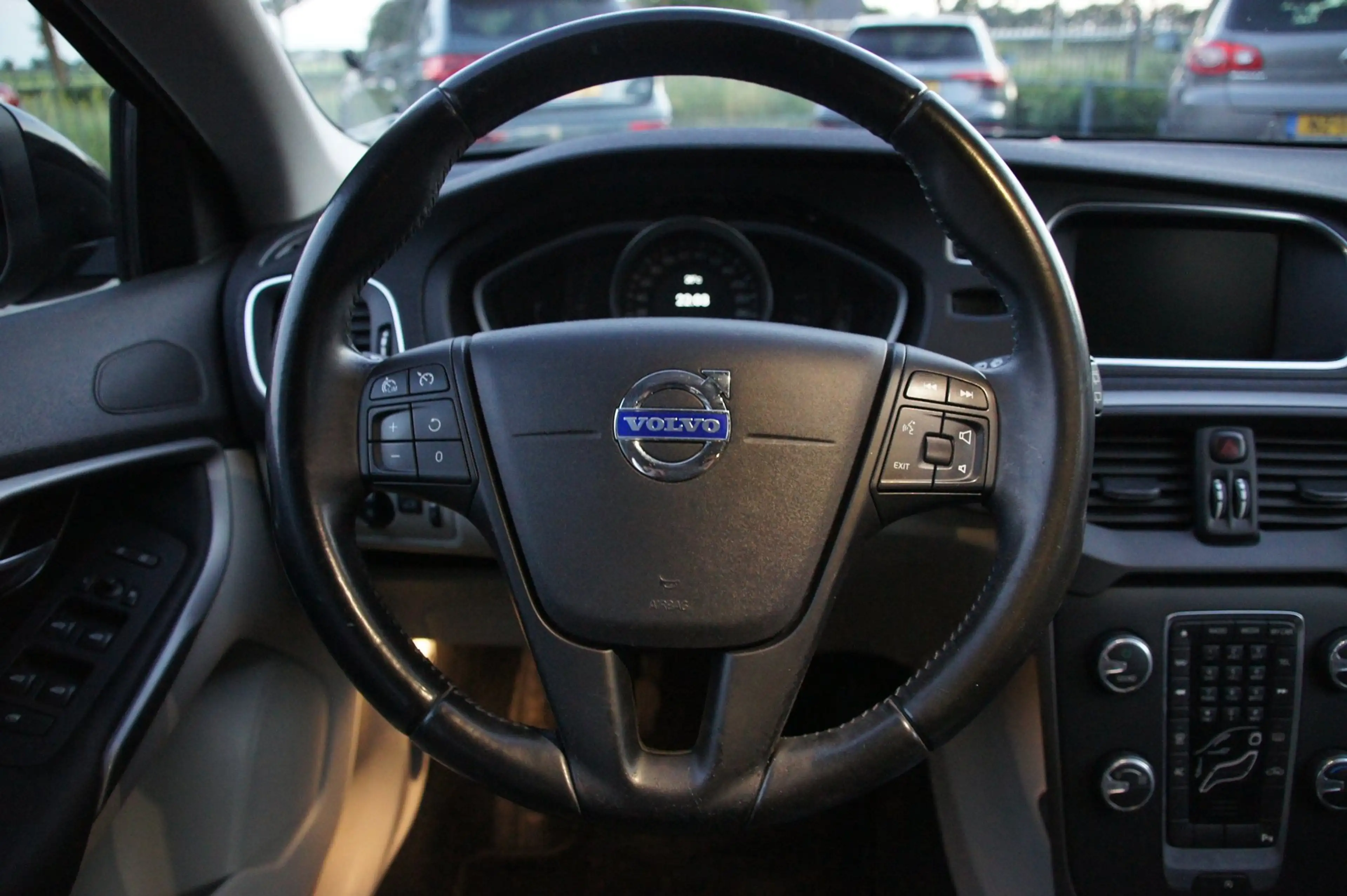 Volvo V40 Cross Country 1.6 D2 — photo 6