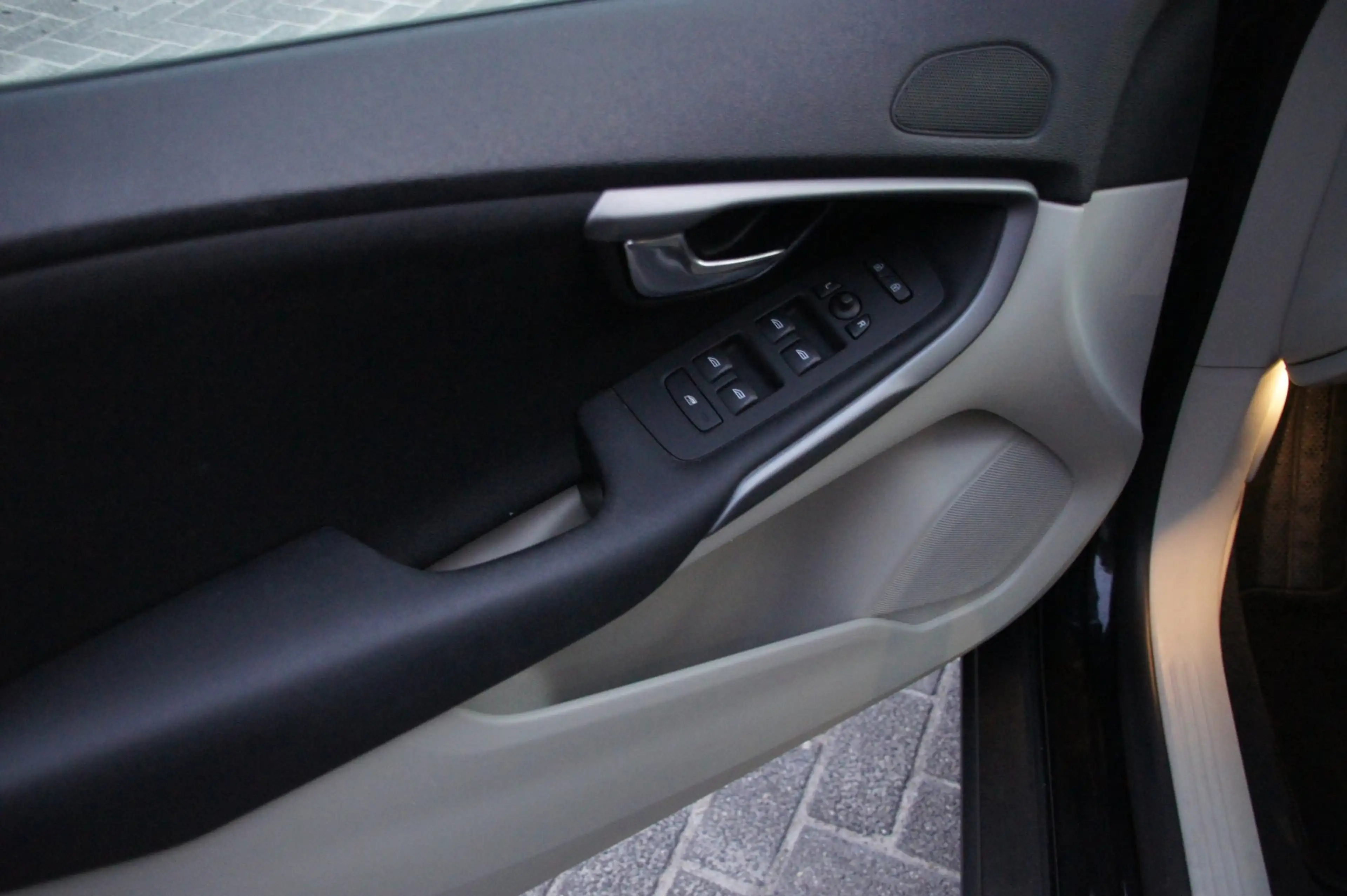 Volvo V40 Cross Country 1.6 D2 — photo 10