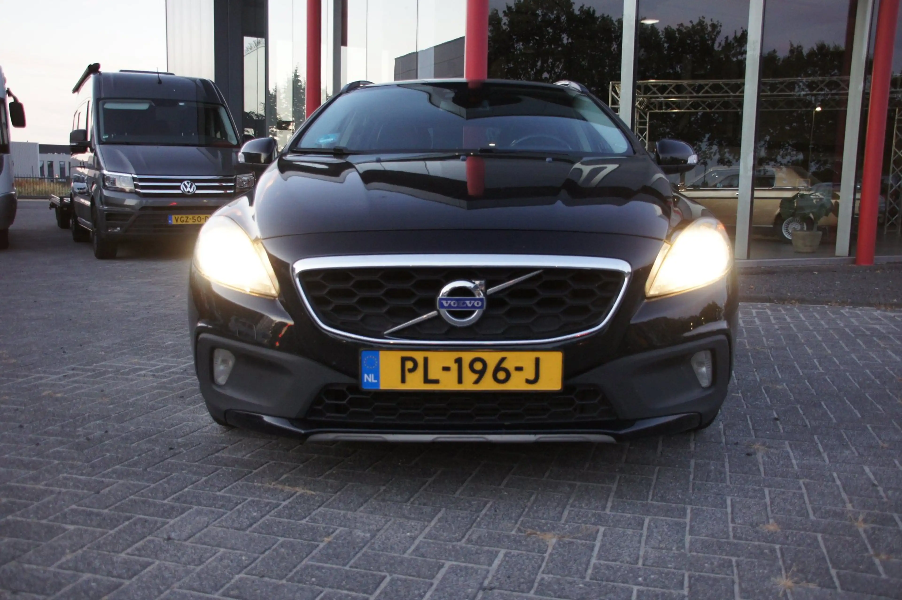 Volvo V40 Cross Country 1.6 D2 — photo 14
