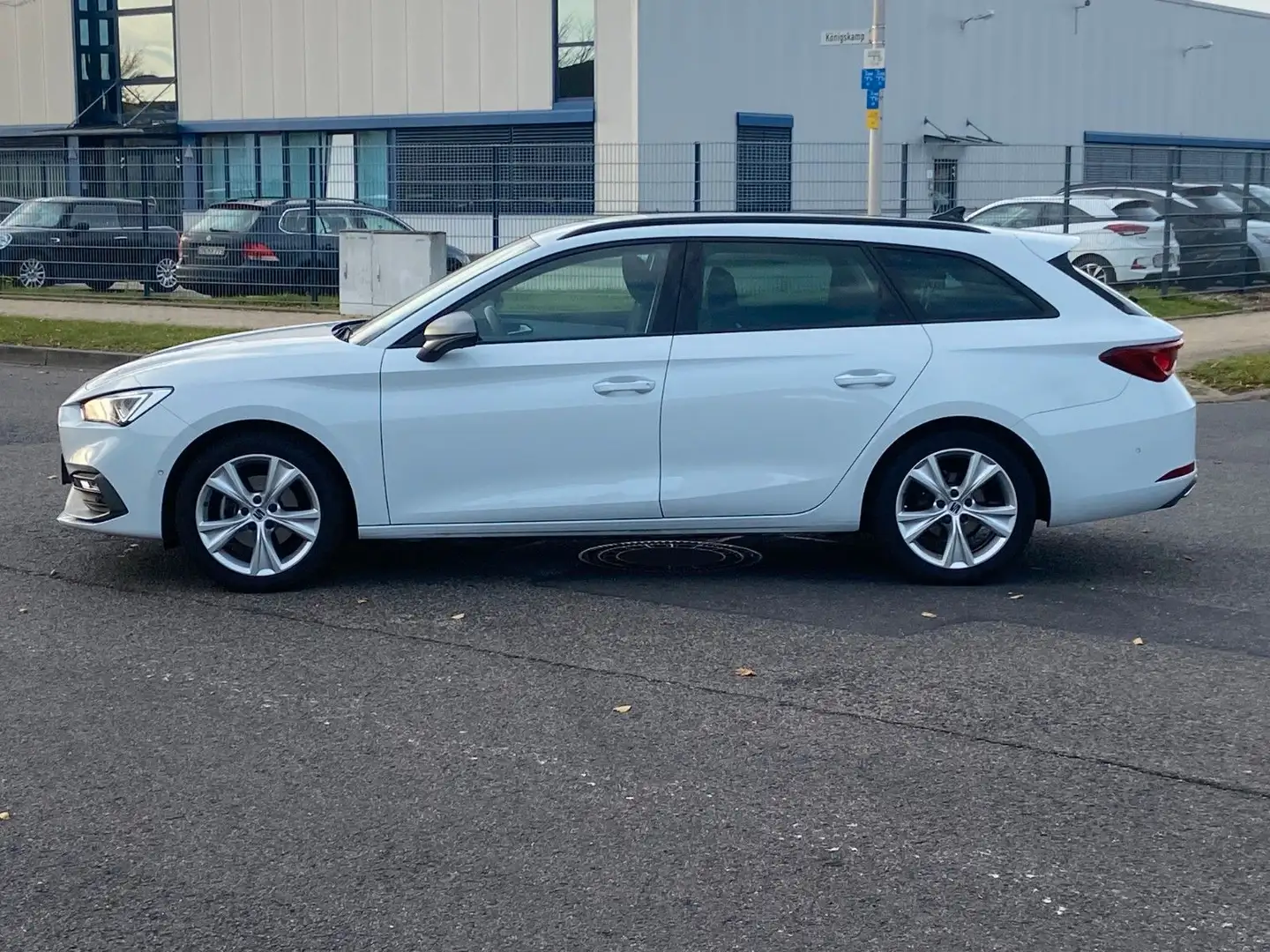 SEAT Leon Sportstourer 1.5 eTSI 110 kW FR*1.Hand*Auto Weiß - 2