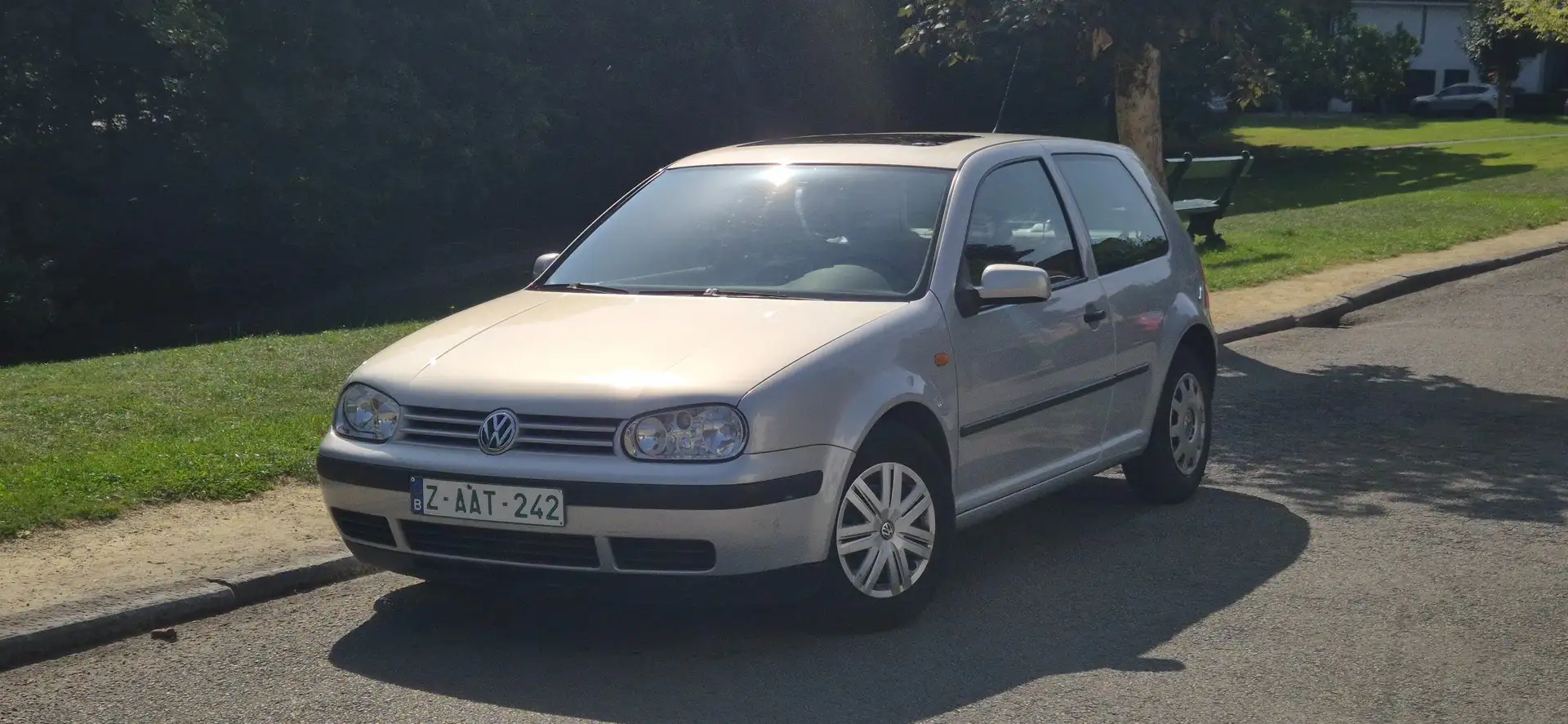 Volkswagen Golf 1.6i  ESSENCE .98000 KM. CT ET CAR PASS  OK .GARAN Grijs - 1