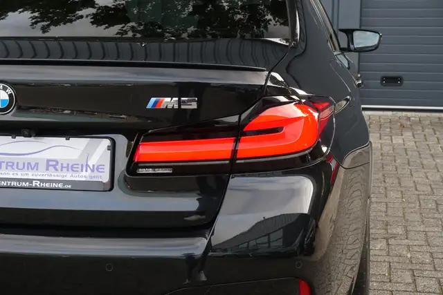 BMW M5 view 12