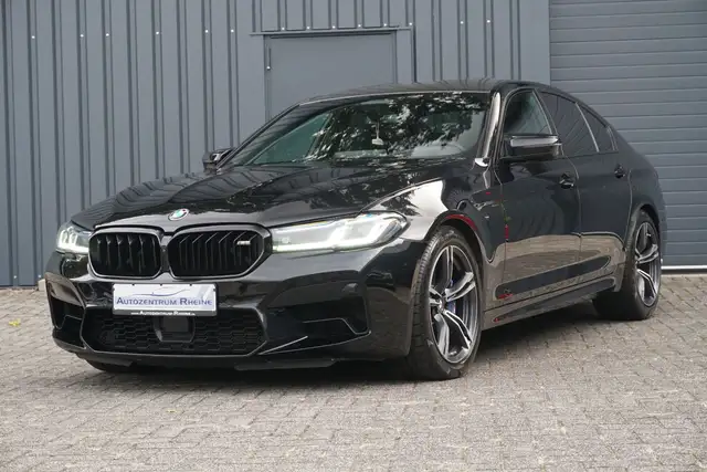 BMW M5 view 3