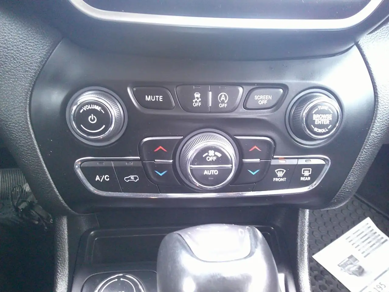 Jeep Cherokee photo Jeep Cherokee