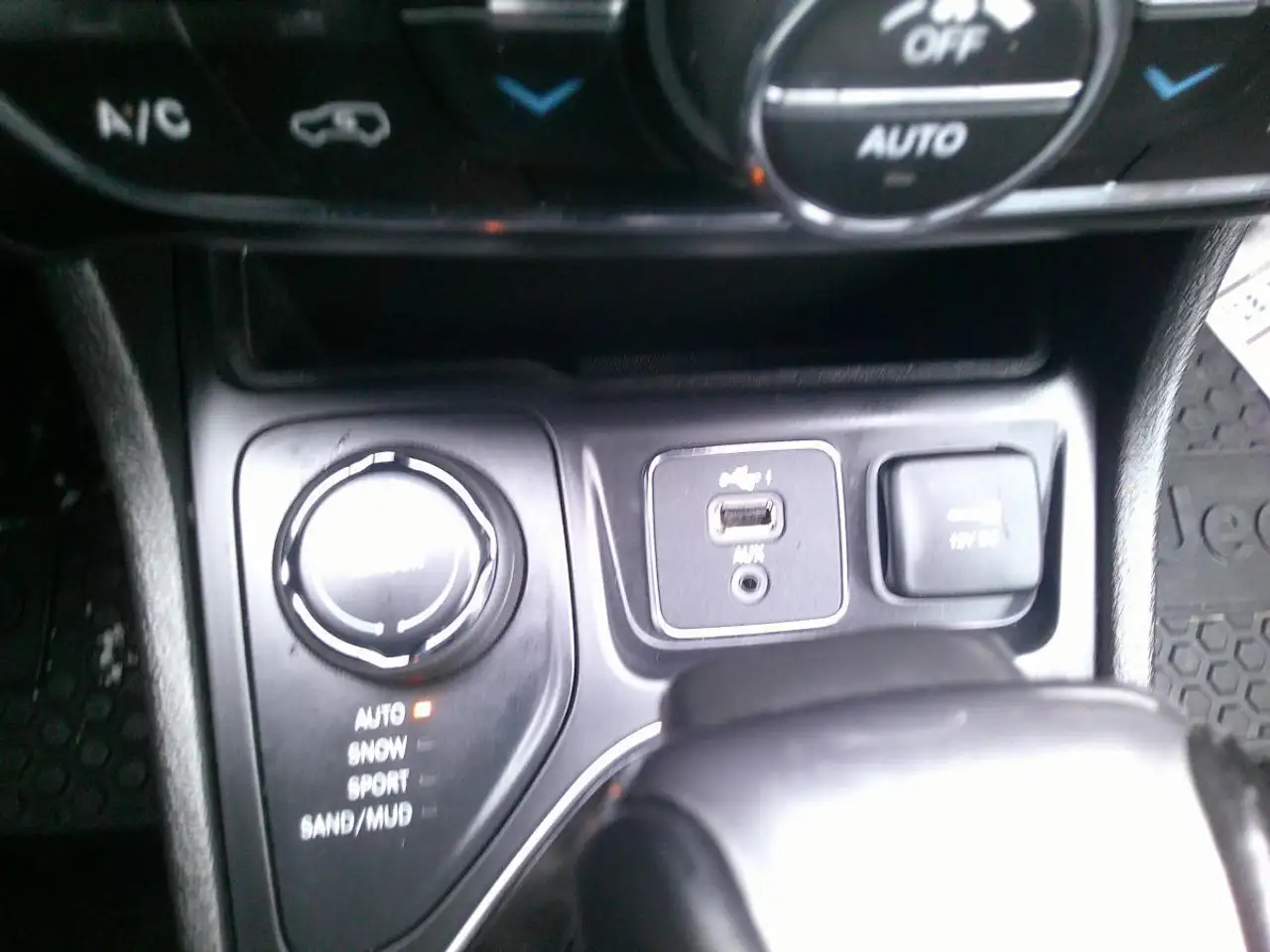 Jeep Cherokee photo Jeep Cherokee