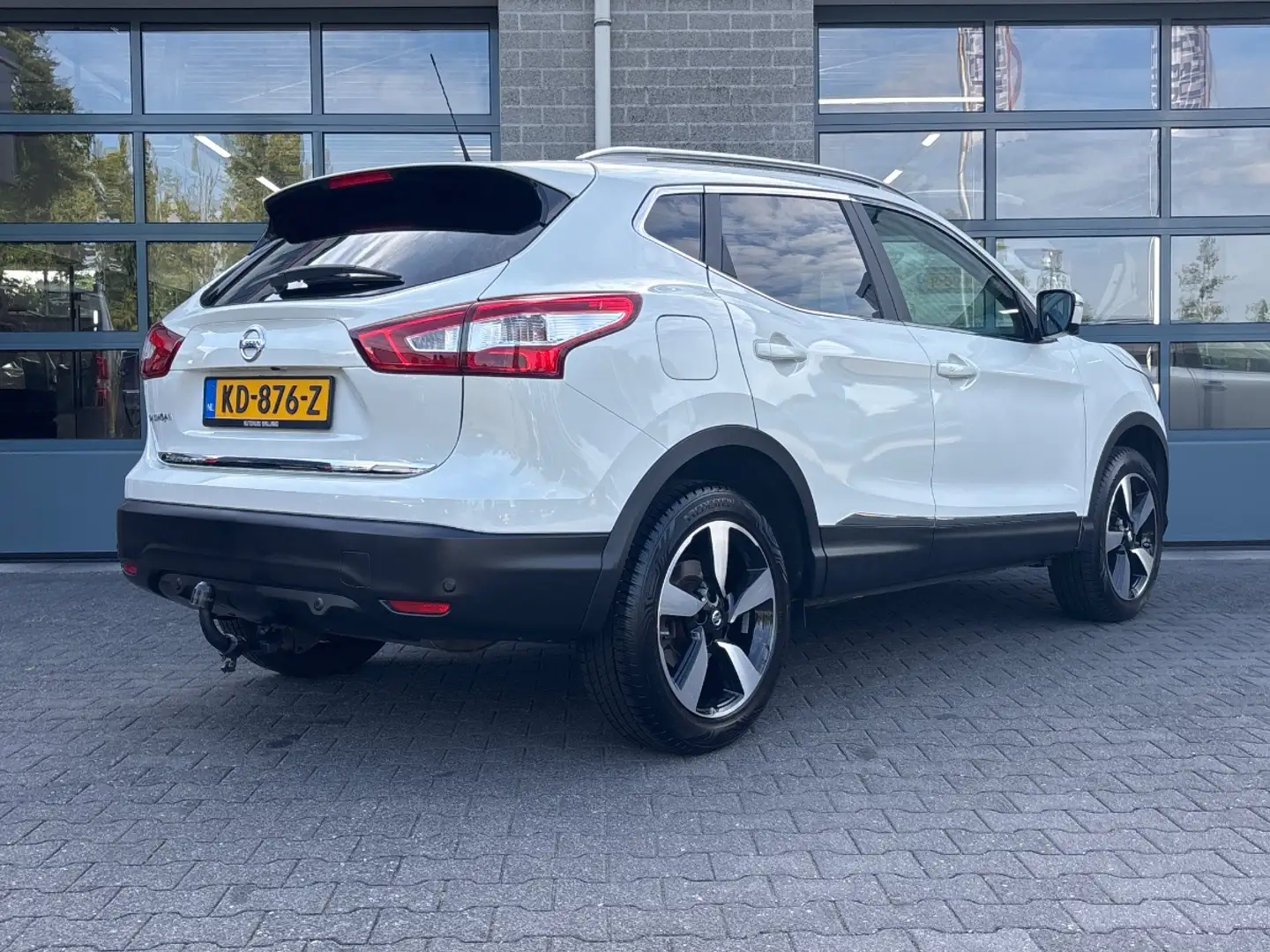 Nissan Qashqai 1.2 N-Connecta | PANORAMADAK | AFN TREKHAAK | Wit - 2