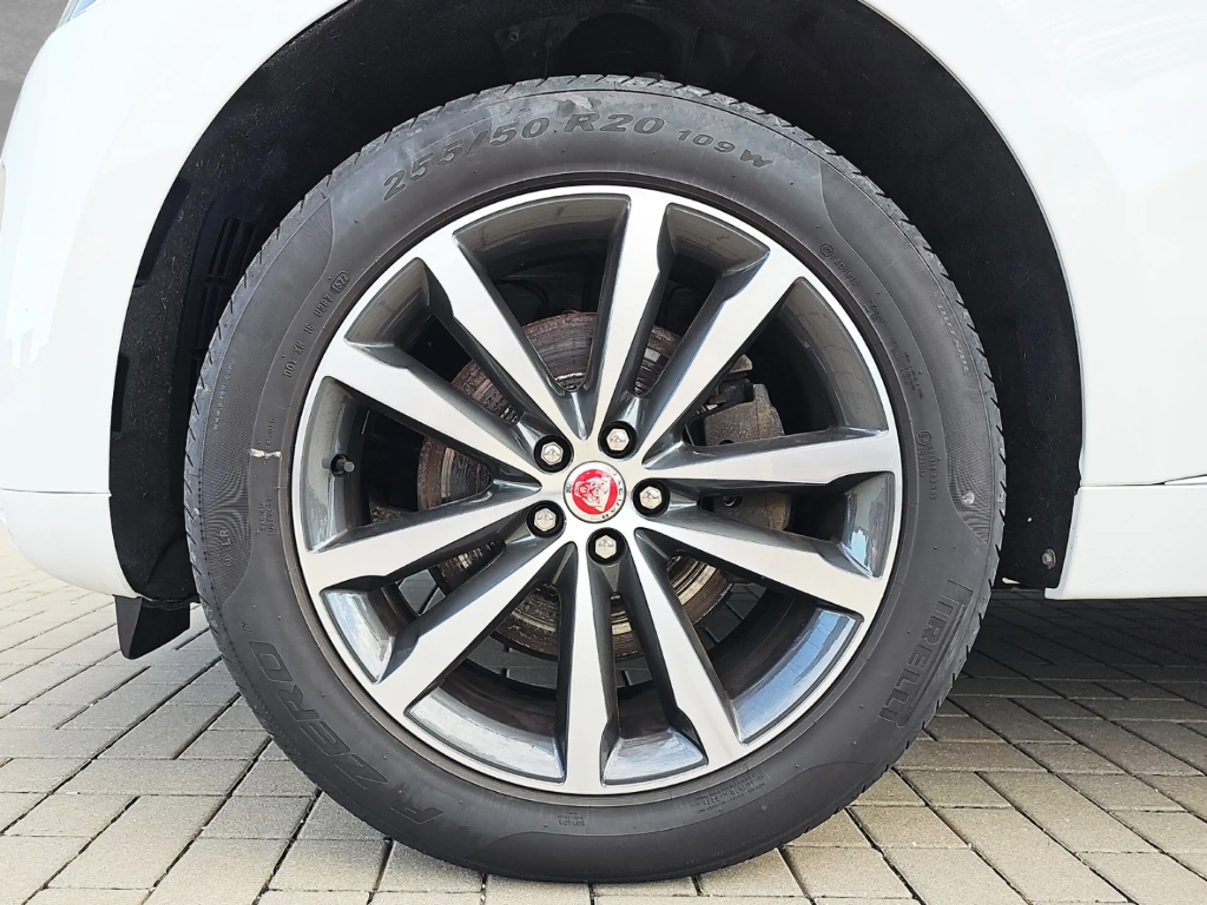 Jaguar F-Pace D200 AWD R-Dynamic SE — photo 10