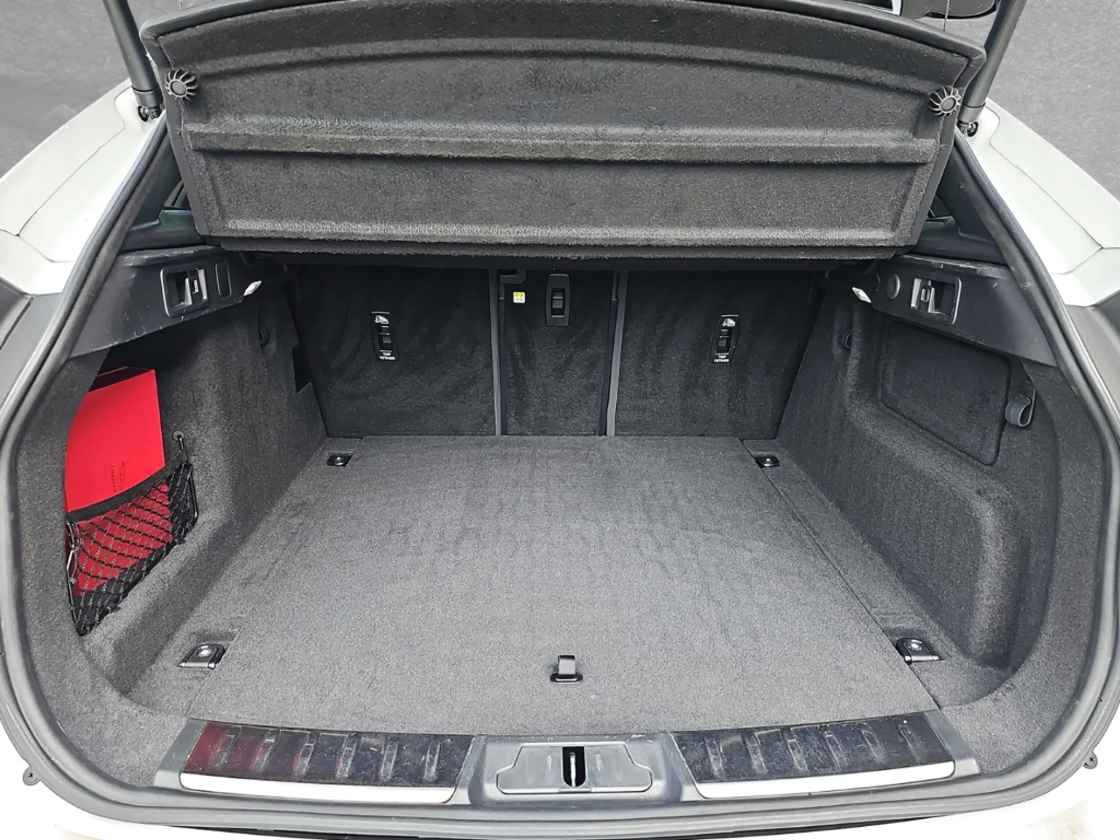 Jaguar F-Pace D200 AWD R-Dynamic SE — photo 13
