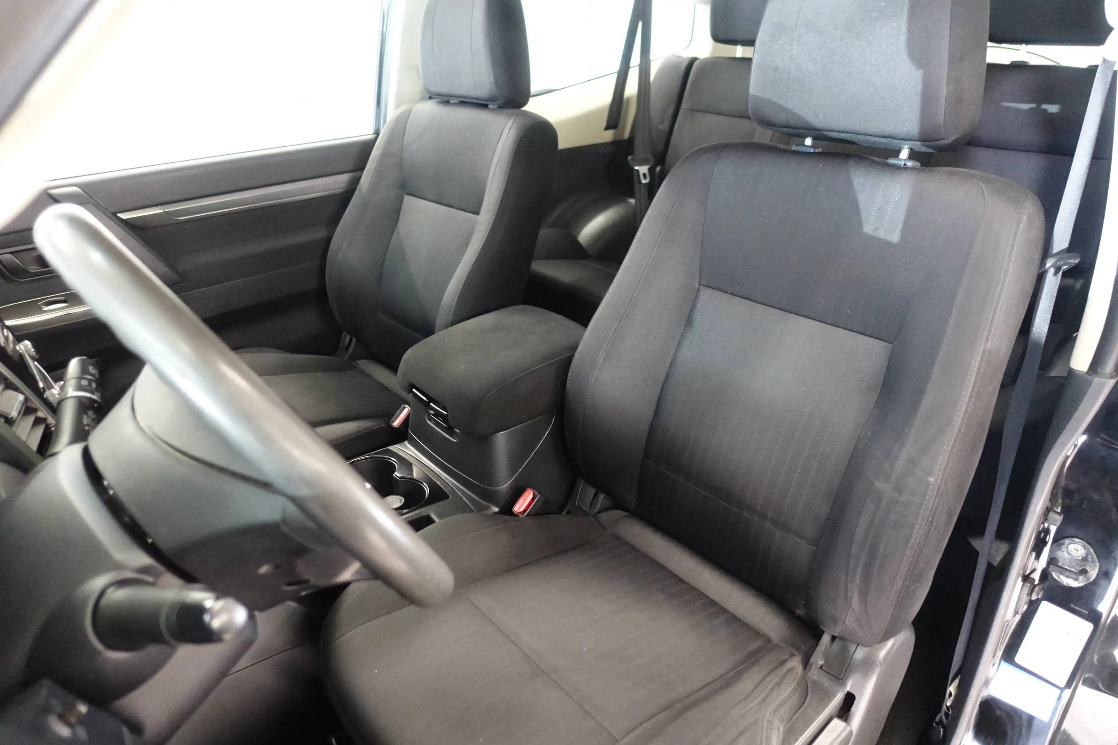 Mitsubishi Pajero 3.2 Di-D Inform — photo 6
