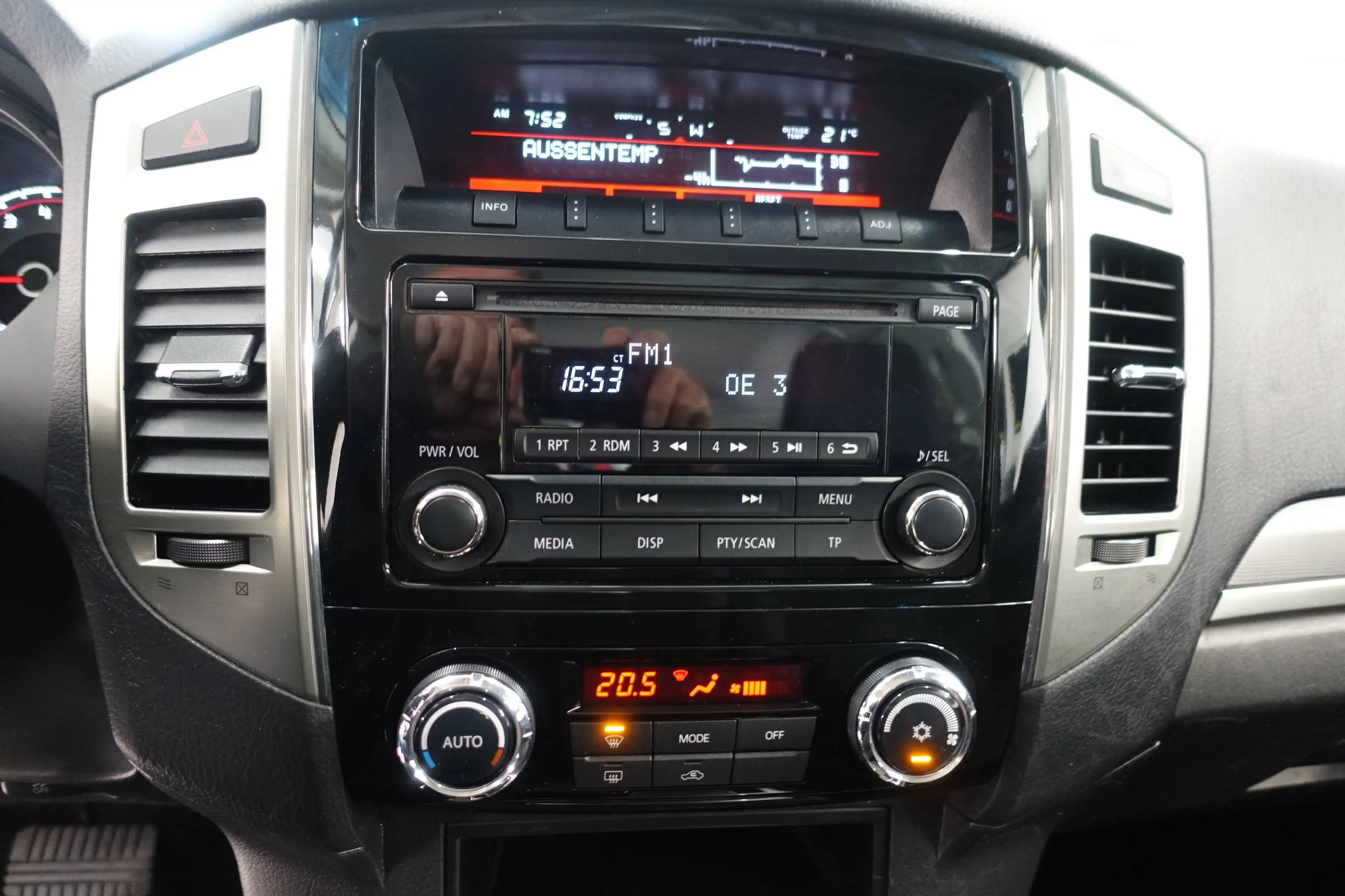 Mitsubishi Pajero 3.2 Di-D Inform — photo 7