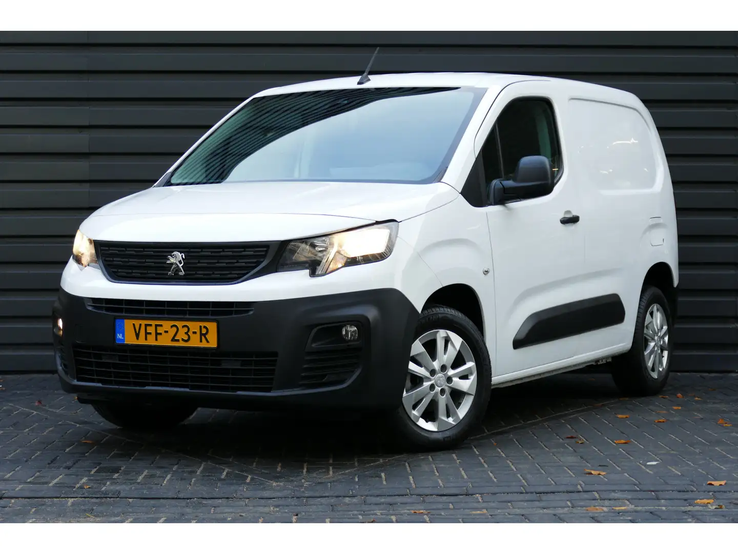 Peugeot Partner 1.6 BLUEHDI 100PK L1H1 ASPHALT / NAVI / AIRCO / PD Wit - 1