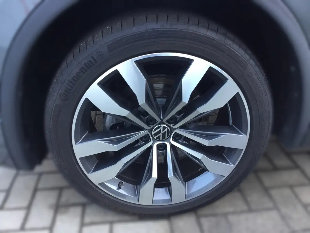 Volkswagen Tiguan Allspace 2.0 TDI DSG 4M R-LINE 7-SITZE +AHK +H&K +360° +IQ 7