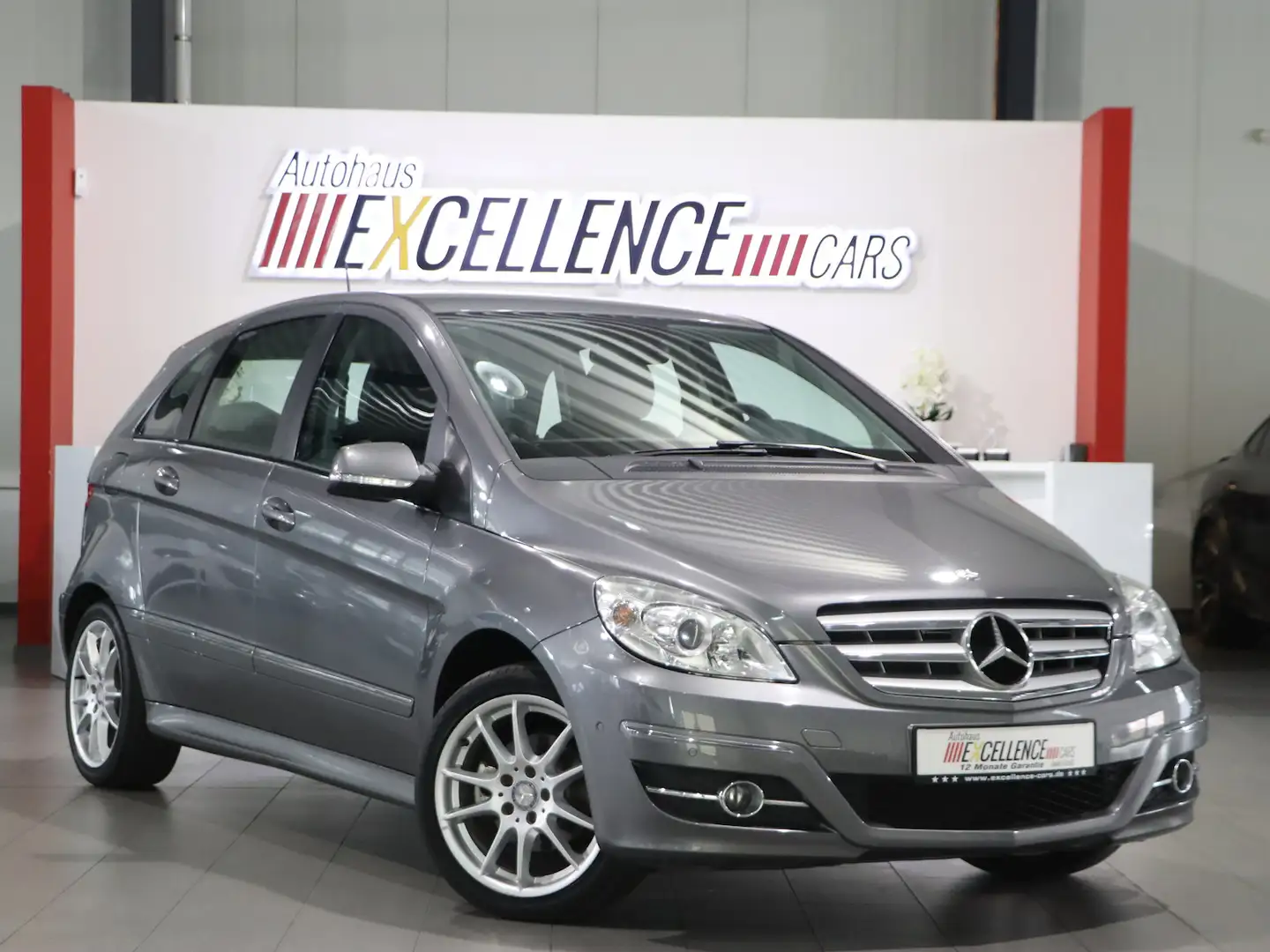 Mercedes-Benz B 180 BE / AUTOMATIK / LEDER / NAVI / 1.HAND Grau - 1
