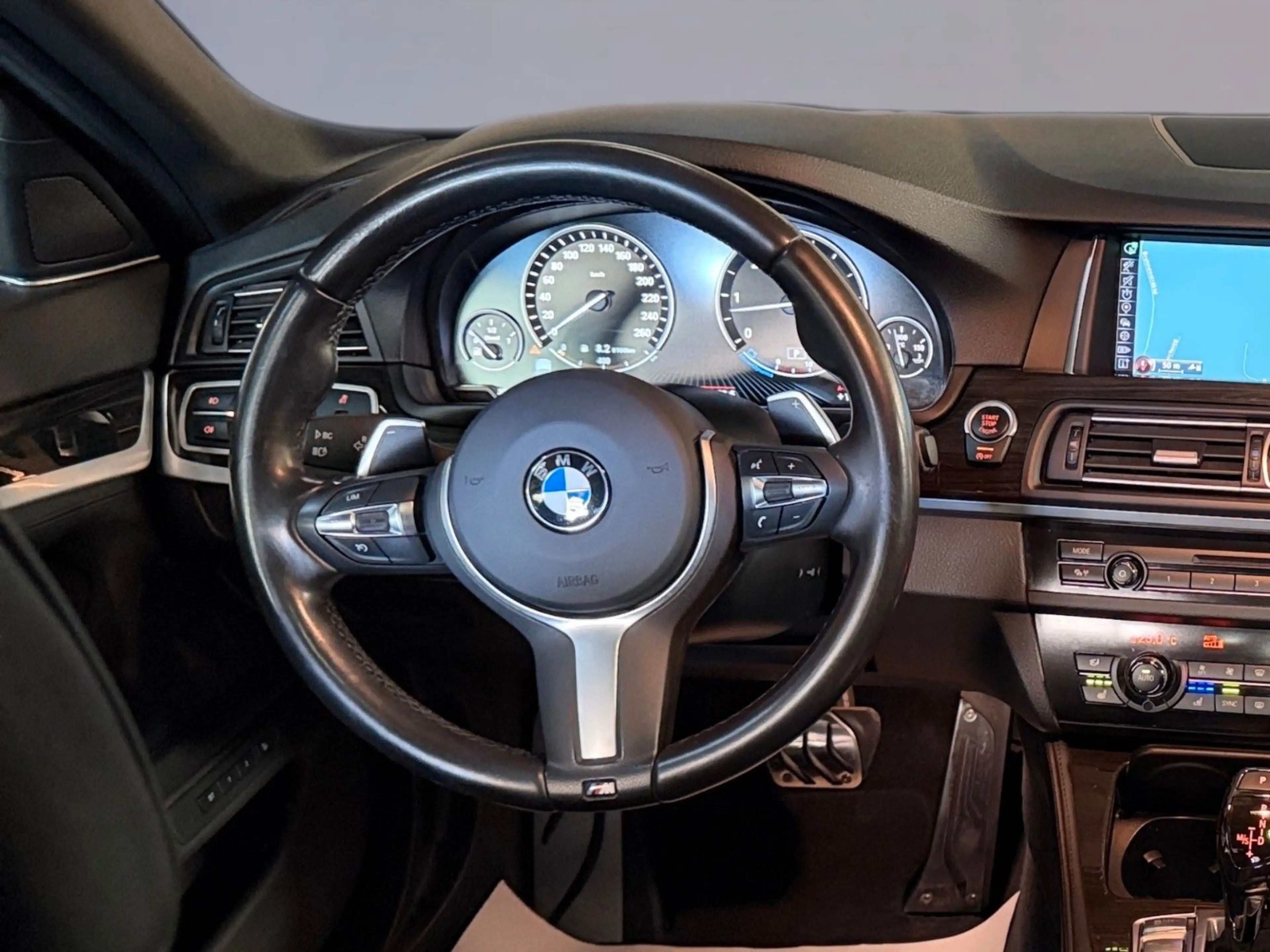 BMW 535 d xDrive Luxury Line Schiebedach HUD — photo 10