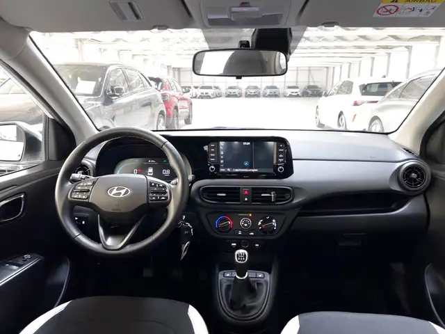 Hyundai I10 view 9