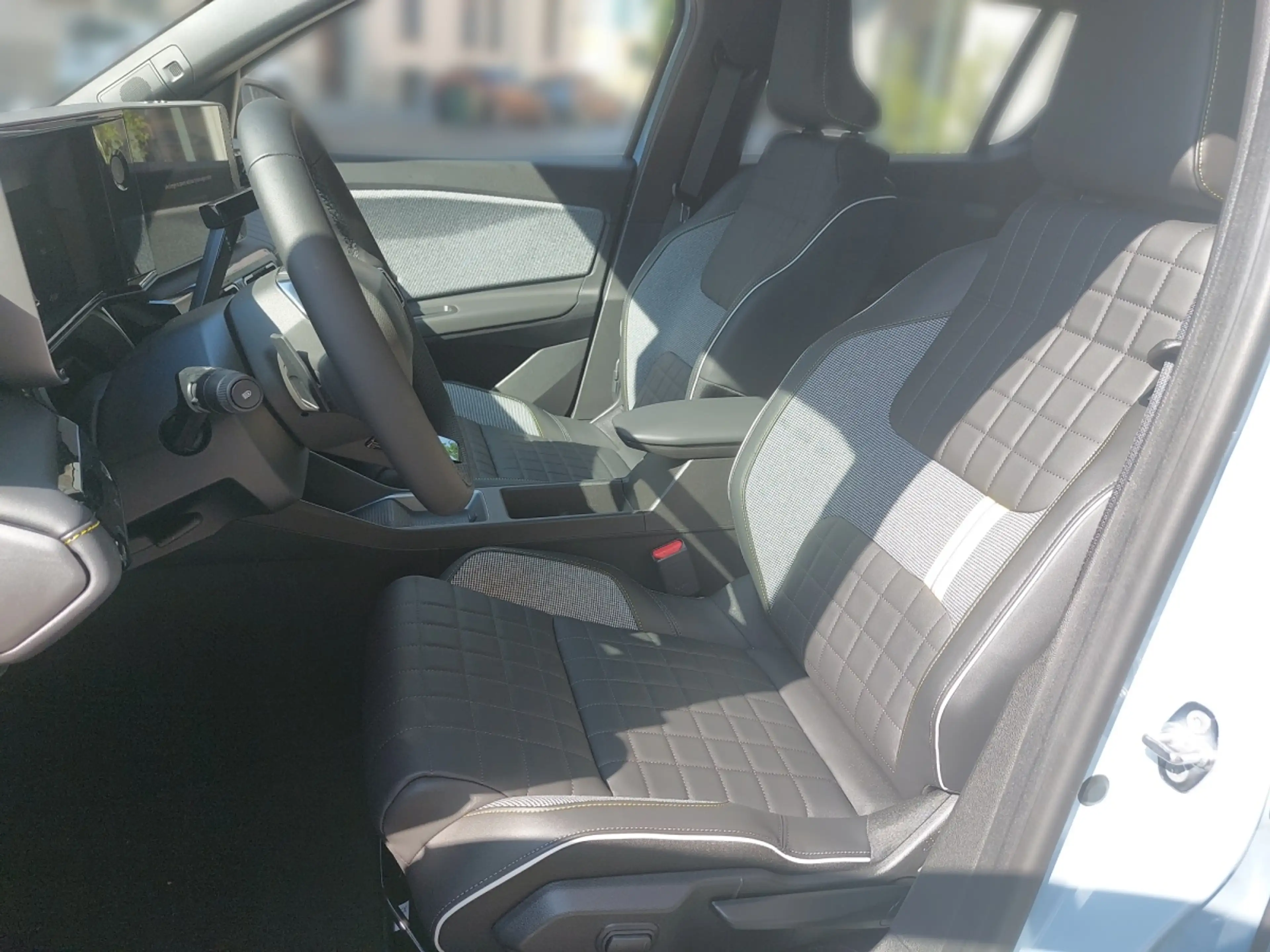 Renault R 4 E-Tech 150 PS 52kWh Comfort Range Iconic Plein Sud — photo 5