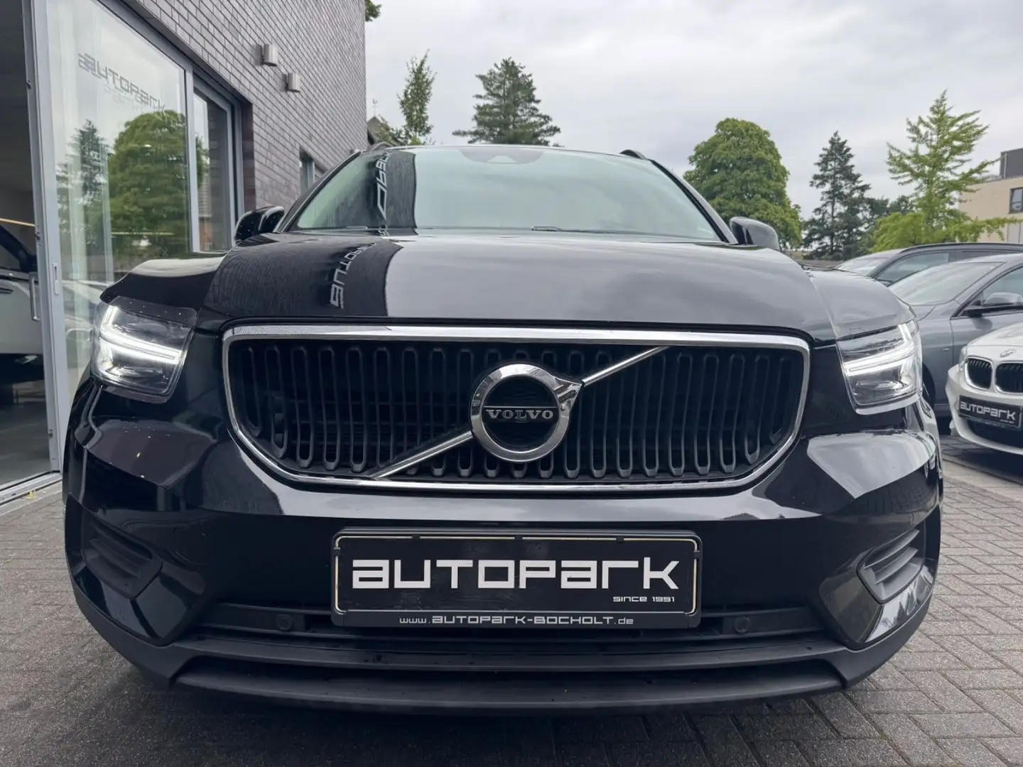 Volvo XC40 T3 2WD Kamera NAVI SHZ LED TOTWINKEL Schwarz - 2