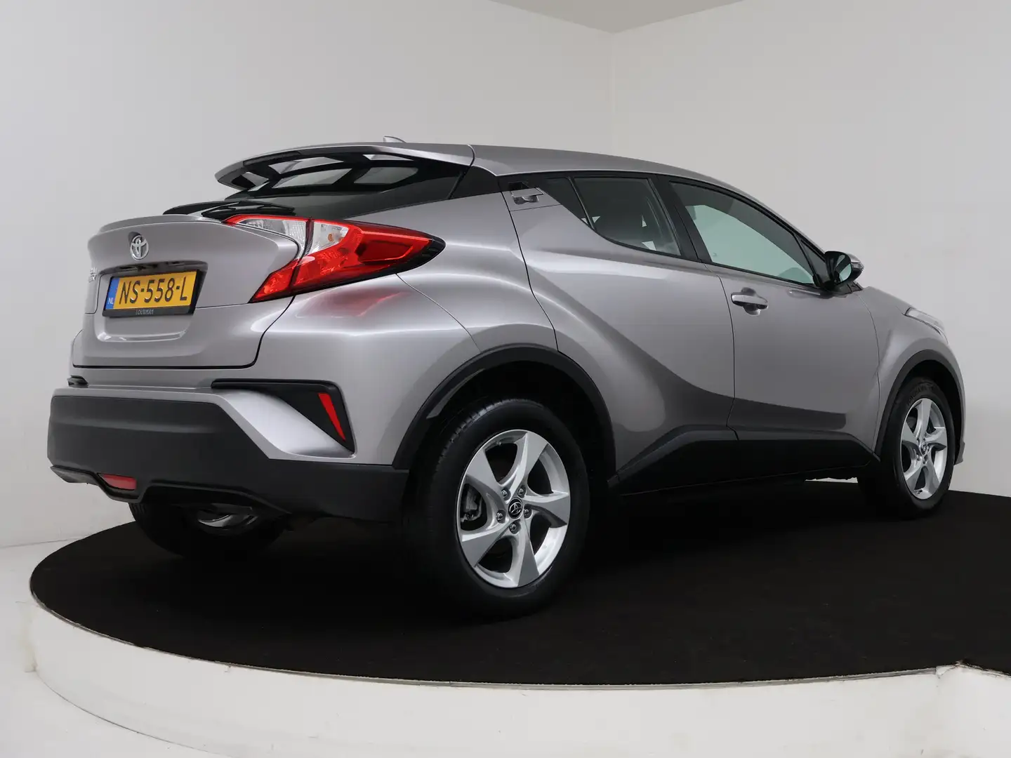 Toyota C-HR 1.2 Dynamic | Navigatie | Gris - 2
