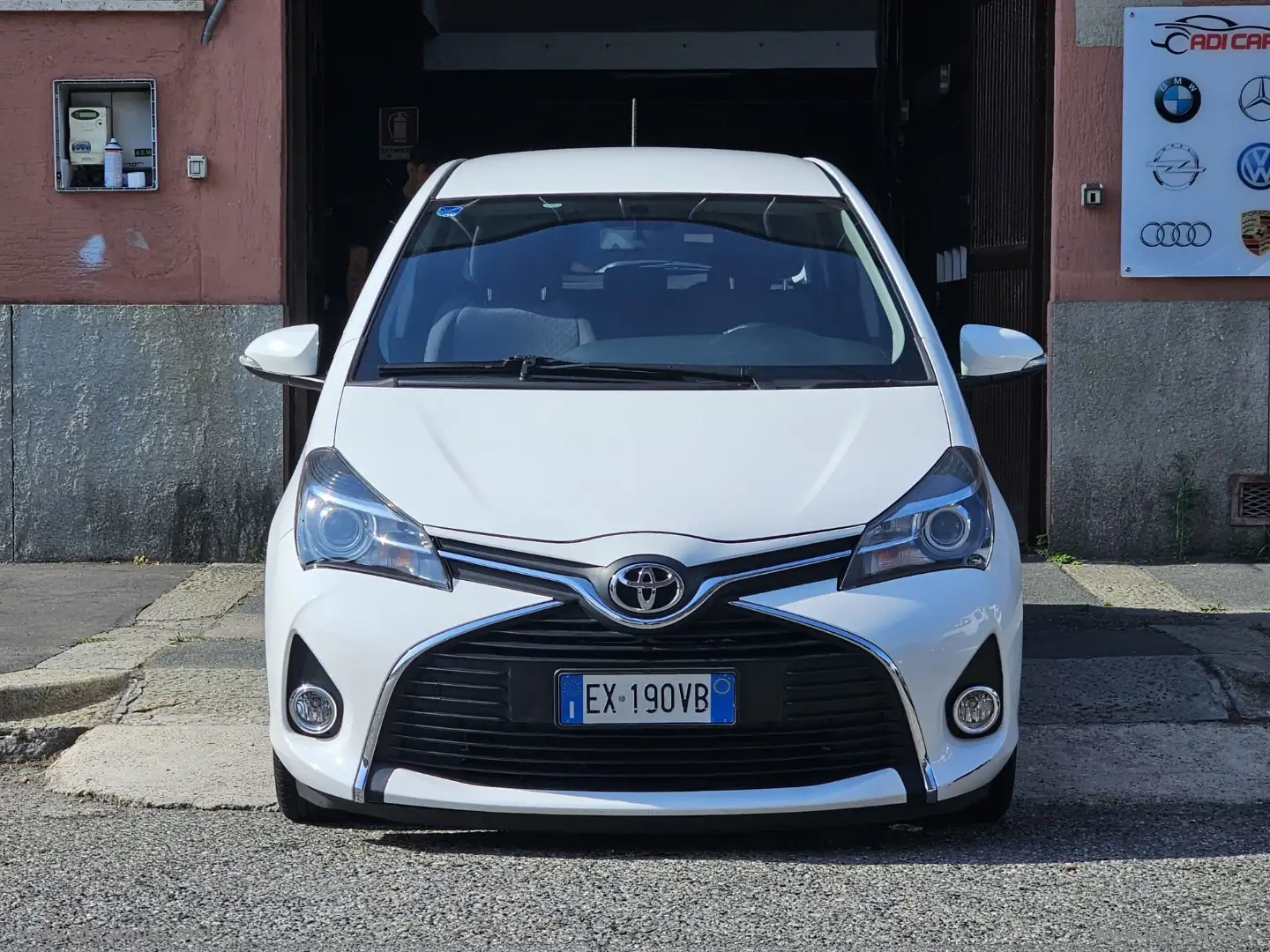 Toyota Yaris 1.3 5p. Lounge Bianco - 2