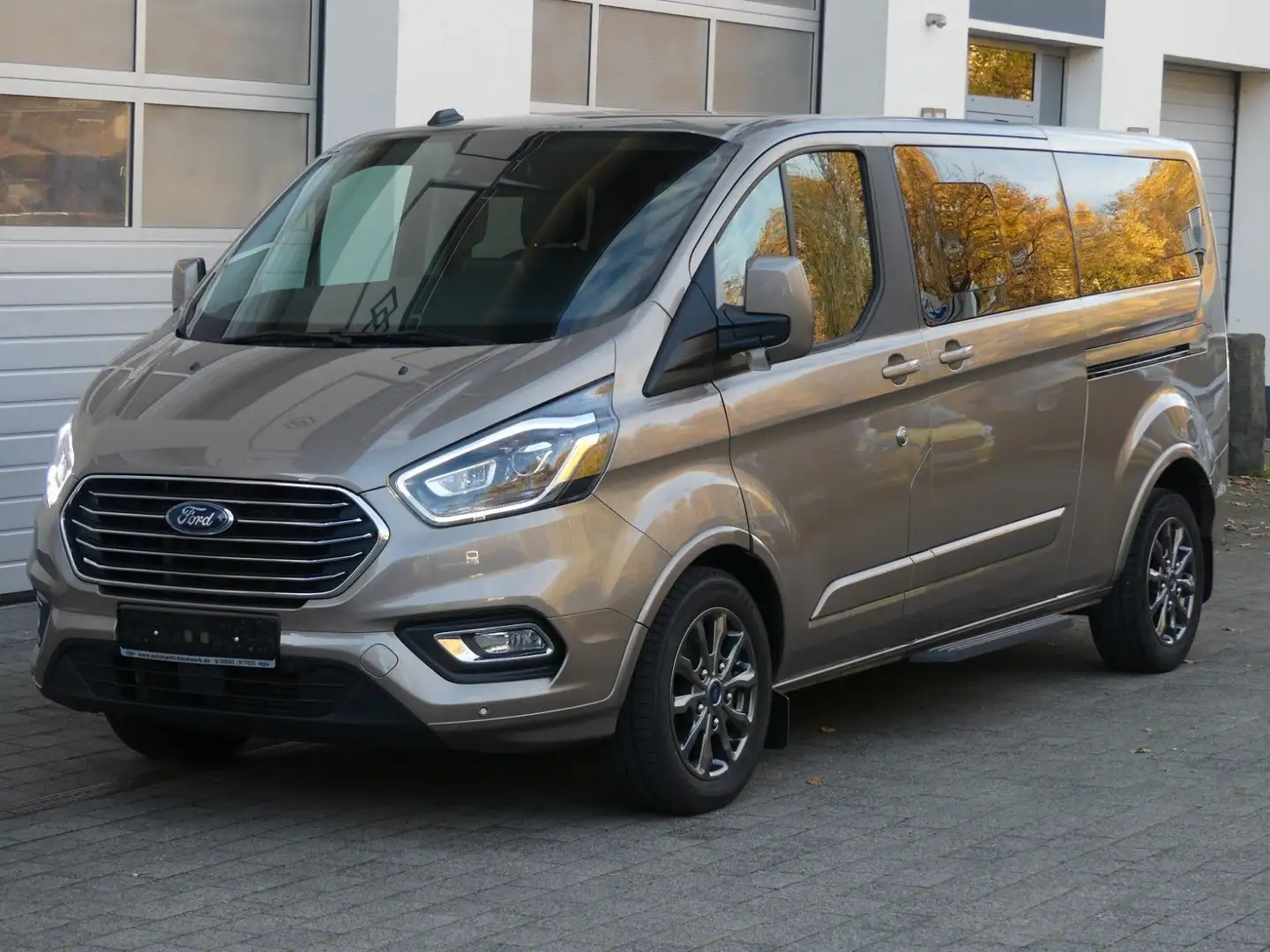 Ford Tourneo Custom Titanium X 320 L2 Silber - 1