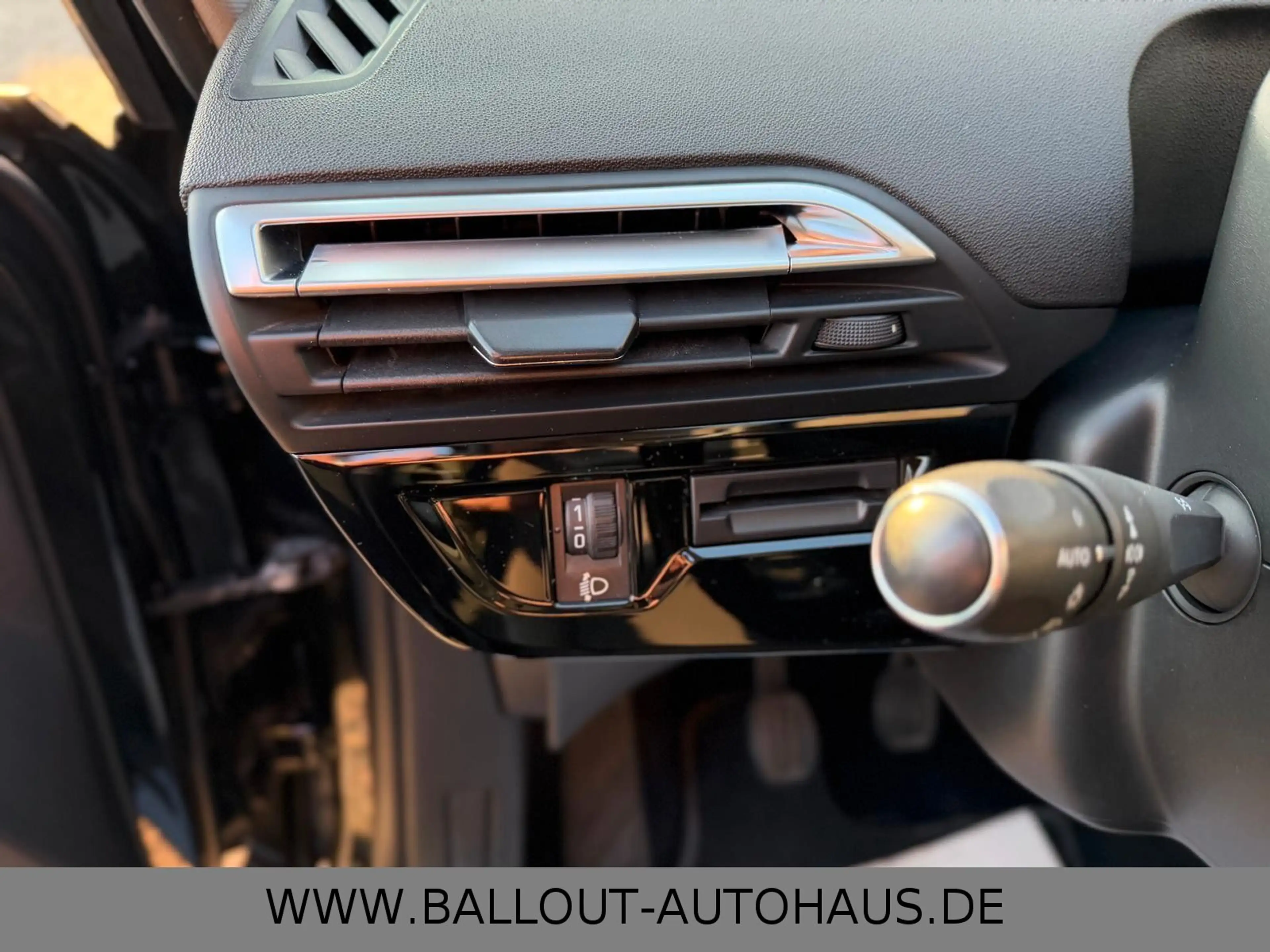 Citroen Grand C4 Picasso *2.HAND*KLIMA*NAVI*TOT*7-SITZER* — photo 11