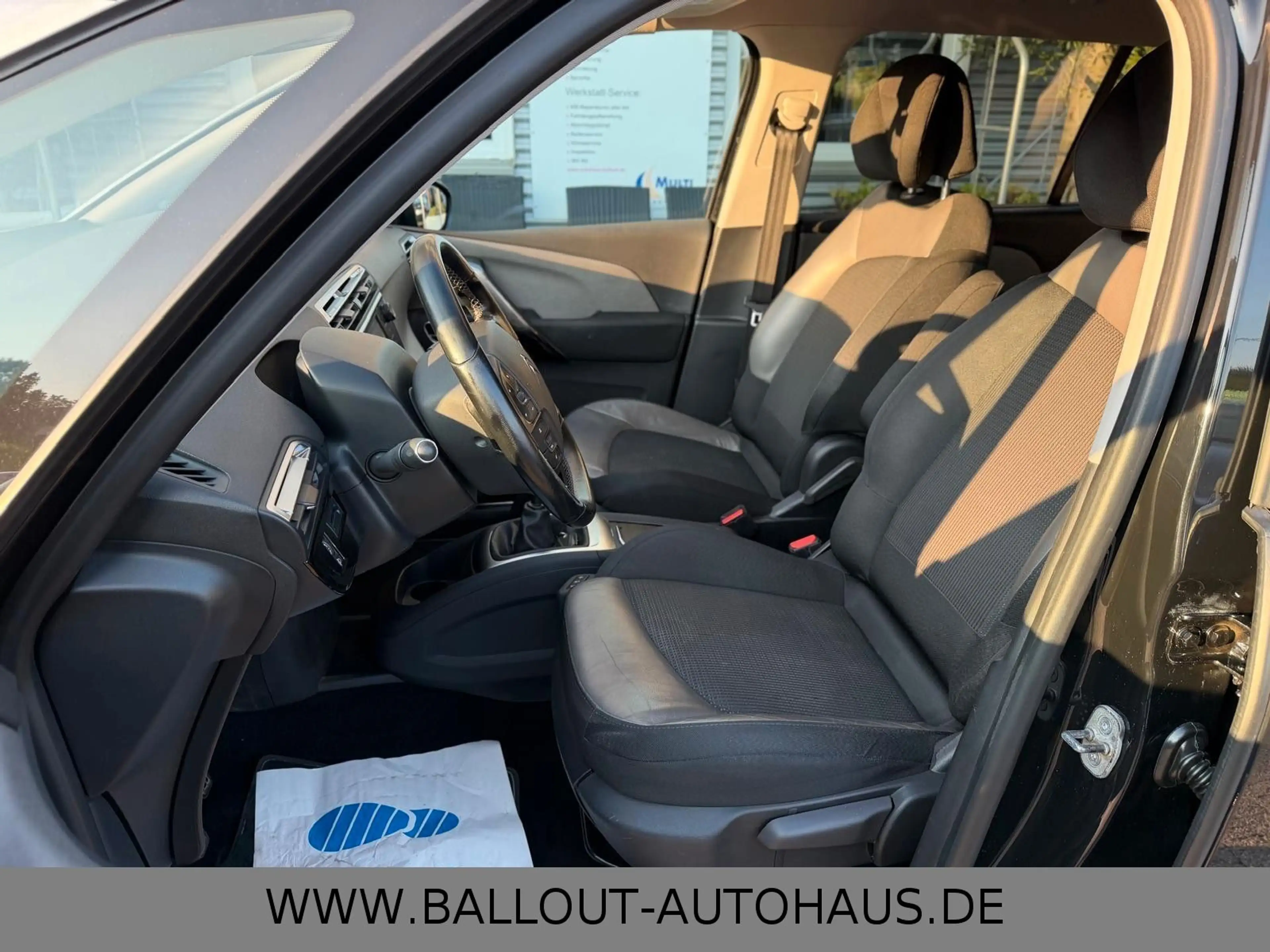 Citroen Grand C4 Picasso *2.HAND*KLIMA*NAVI*TOT*7-SITZER* — photo 9