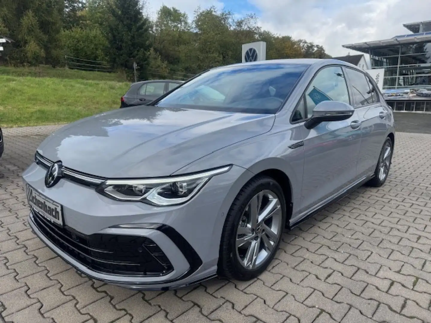 Volkswagen Golf VIII R-Line 1.5 eTSI DSG, AHK, LED, Business Grau - 2