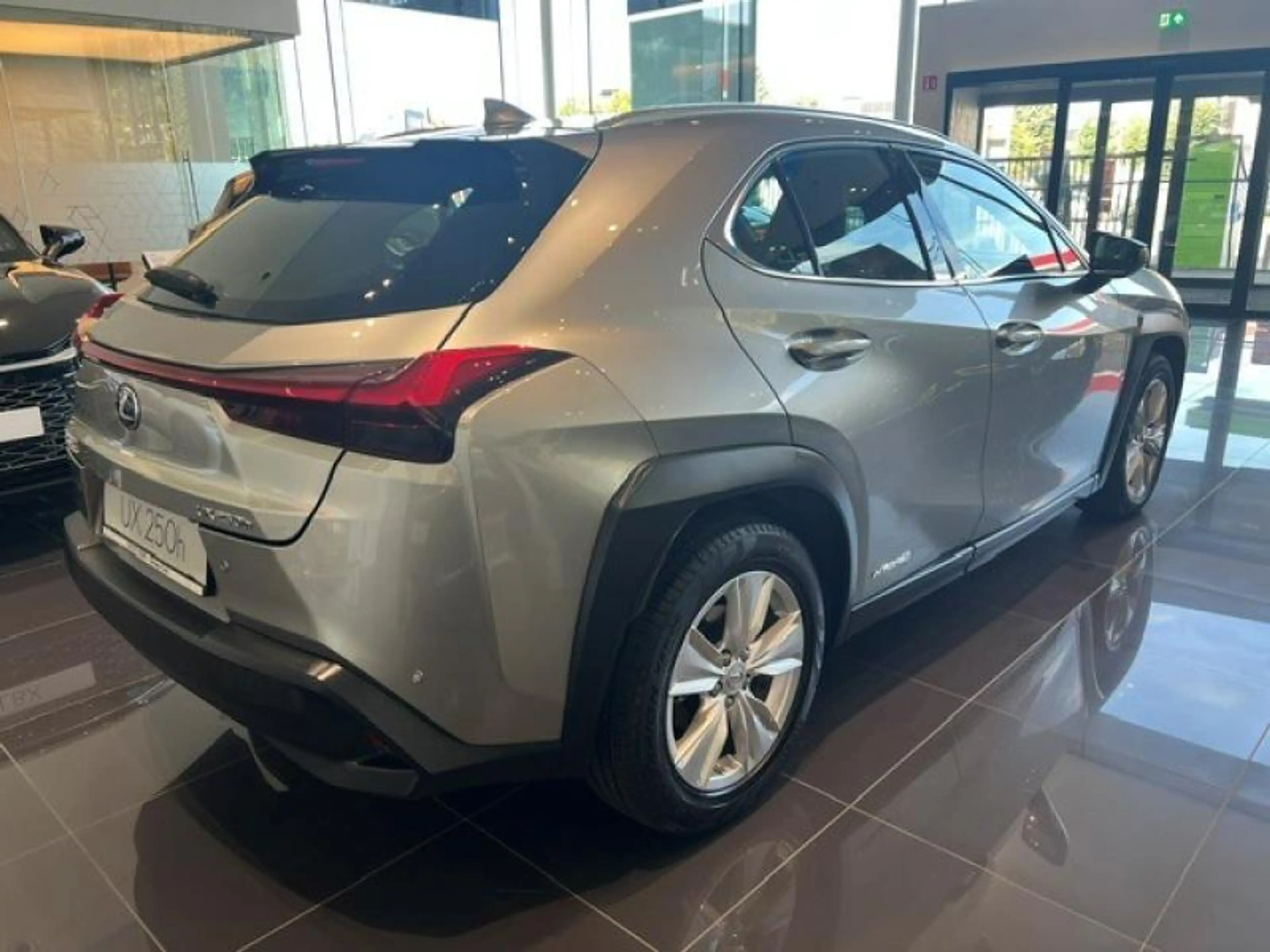 Lexus UX 250h Business Line — photo 3