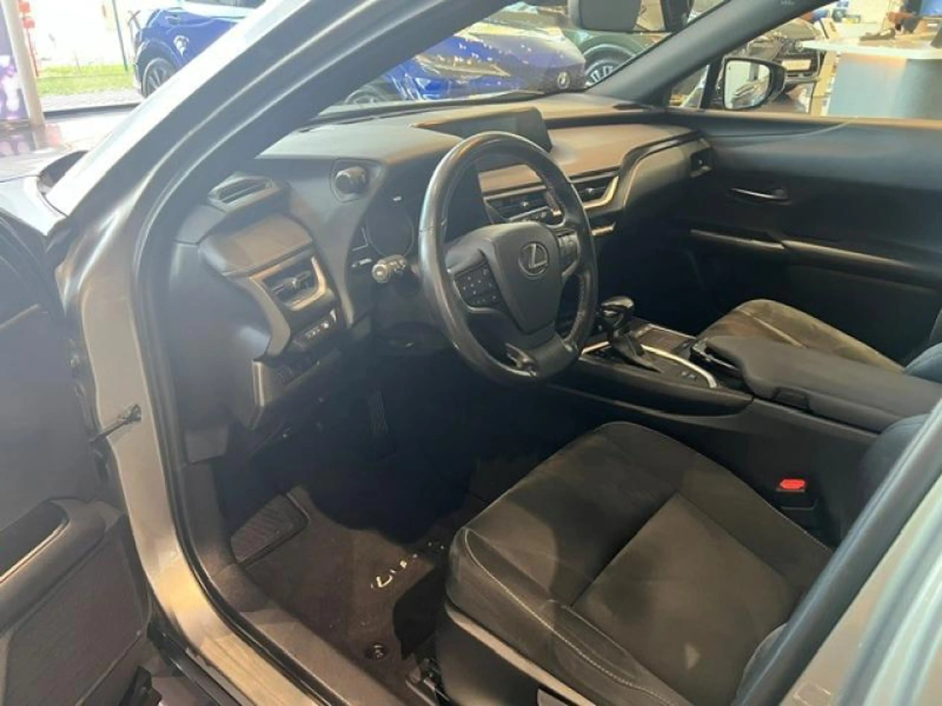 Lexus UX 250h Business Line — photo 5