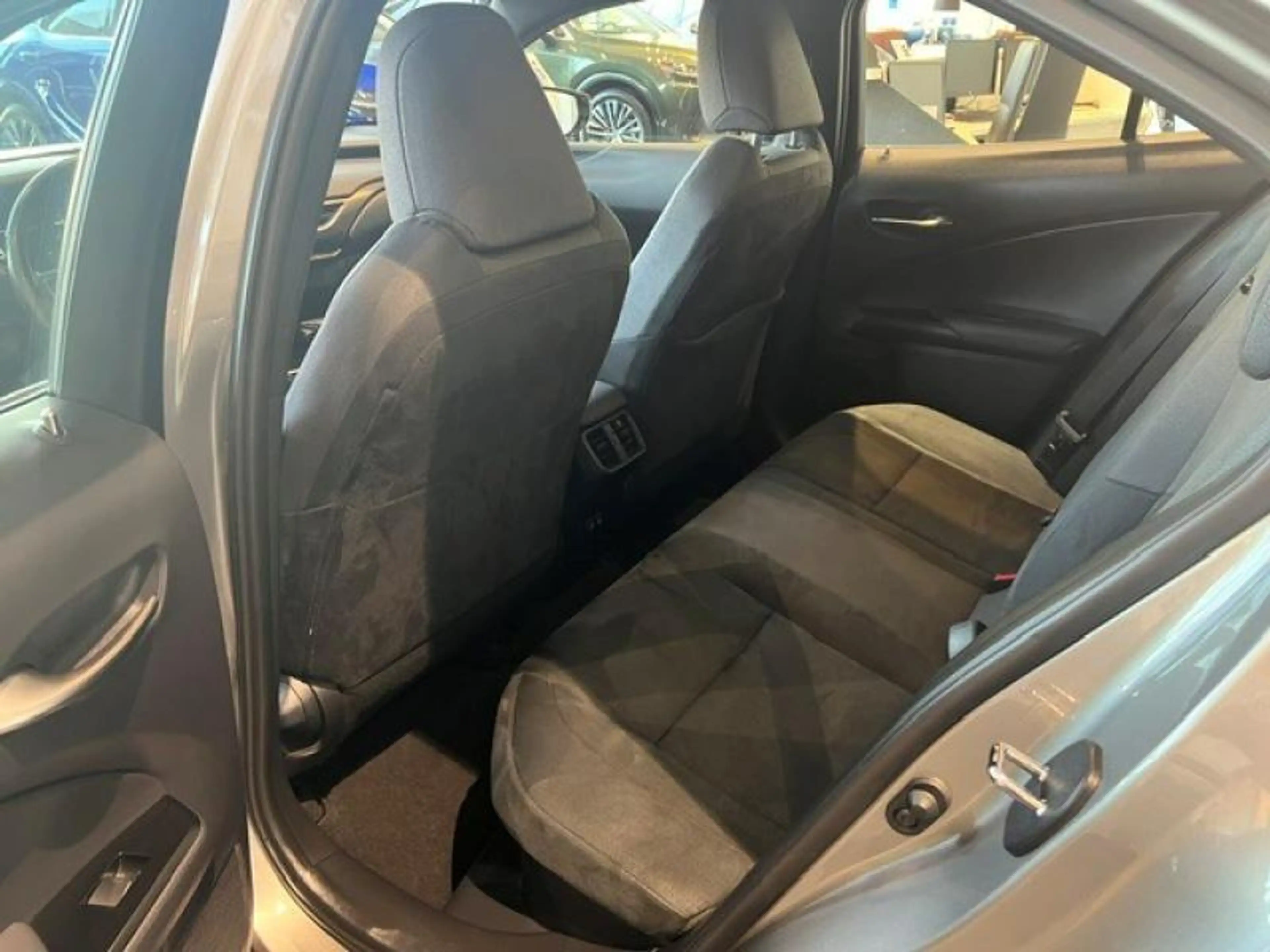 Lexus UX 250h Business Line — photo 6
