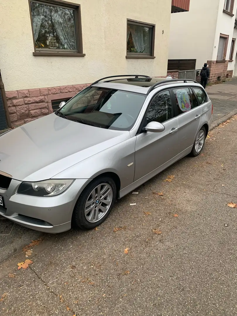 BMW 320 320i Touring - 2