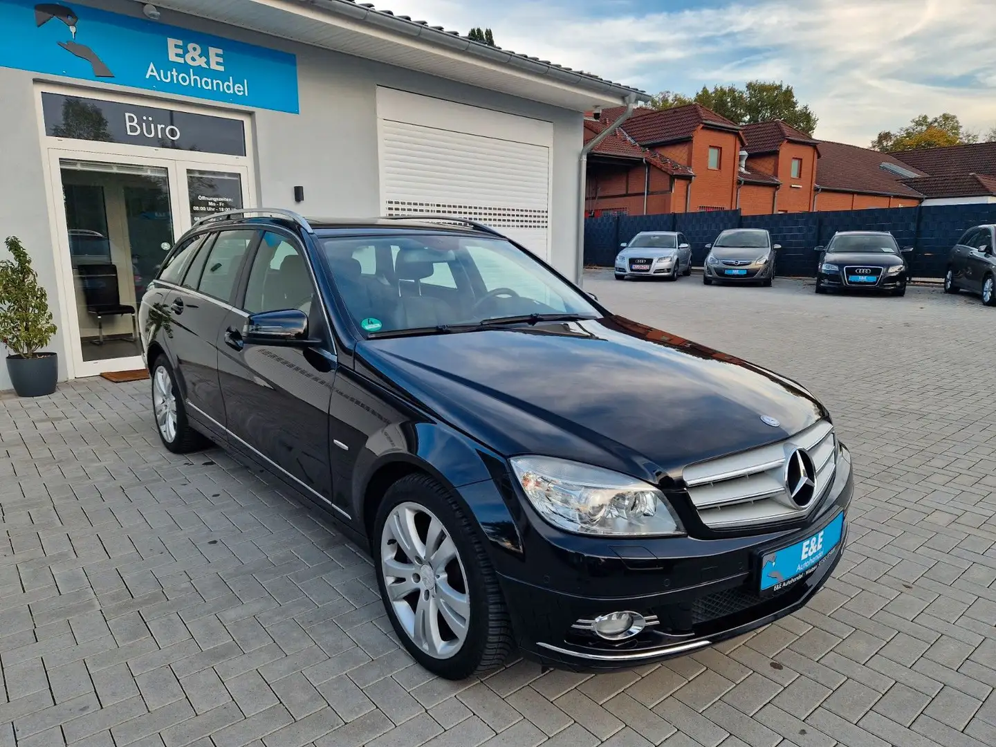 Mercedes-Benz C 220 +BI-Xenon+AHK+Navi Noir - 1