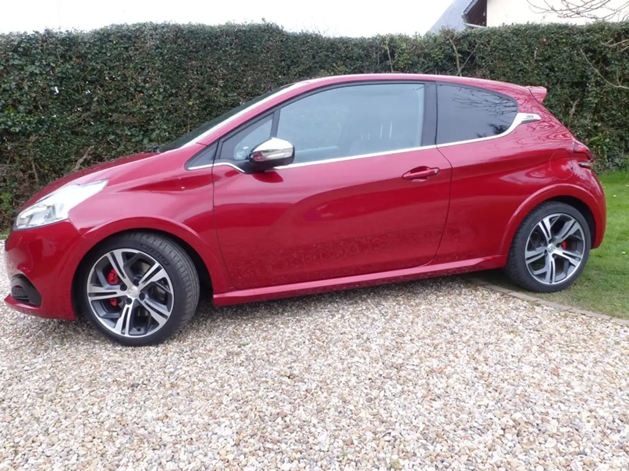 Peugeot 208 208