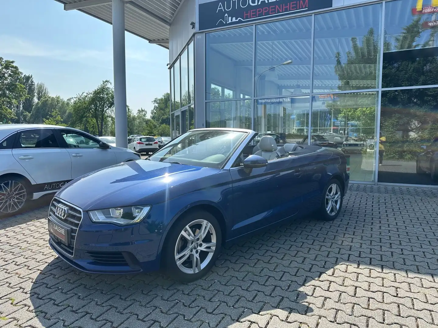 Audi A3 Cabriolet  ambiente ultra/AUT/SHZ/PDC/TEMP-ACC Blau - 1