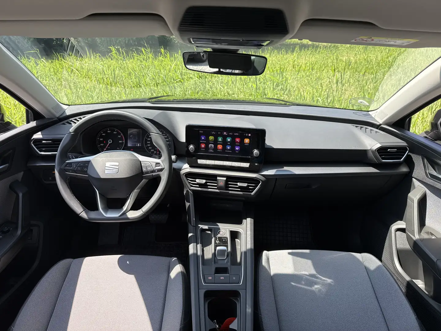 SEAT Leon Sportstourer 1.0 eTSI DSG STYLE CAMERA/ACC/CARPLAY Zwart - 2