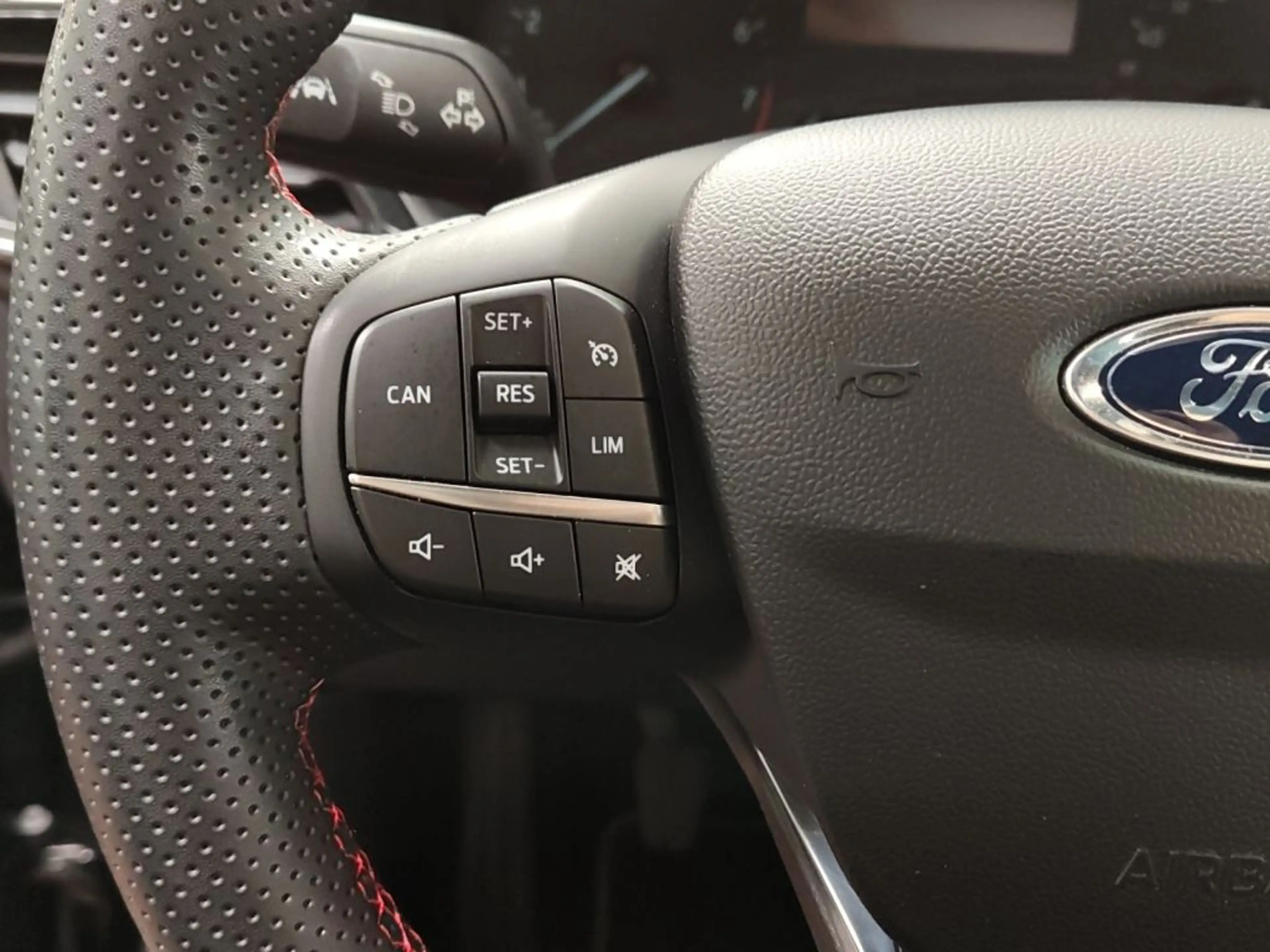 Ford Puma 1.0 EcoBoost Hybrid ST-LINE DESIGN — photo 9