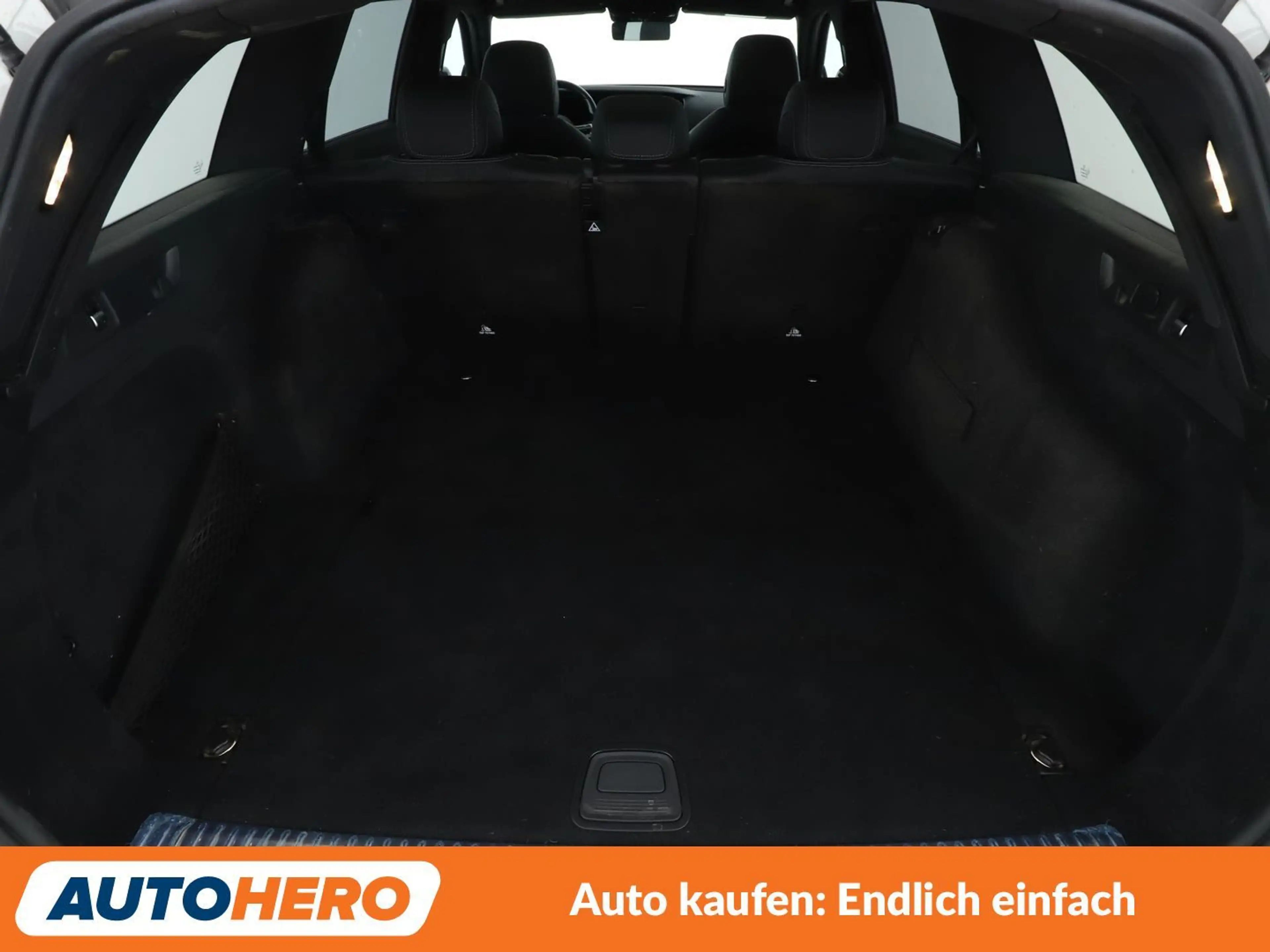 Mercedes-Benz E 220 E 220 d AMG Line — photo 10