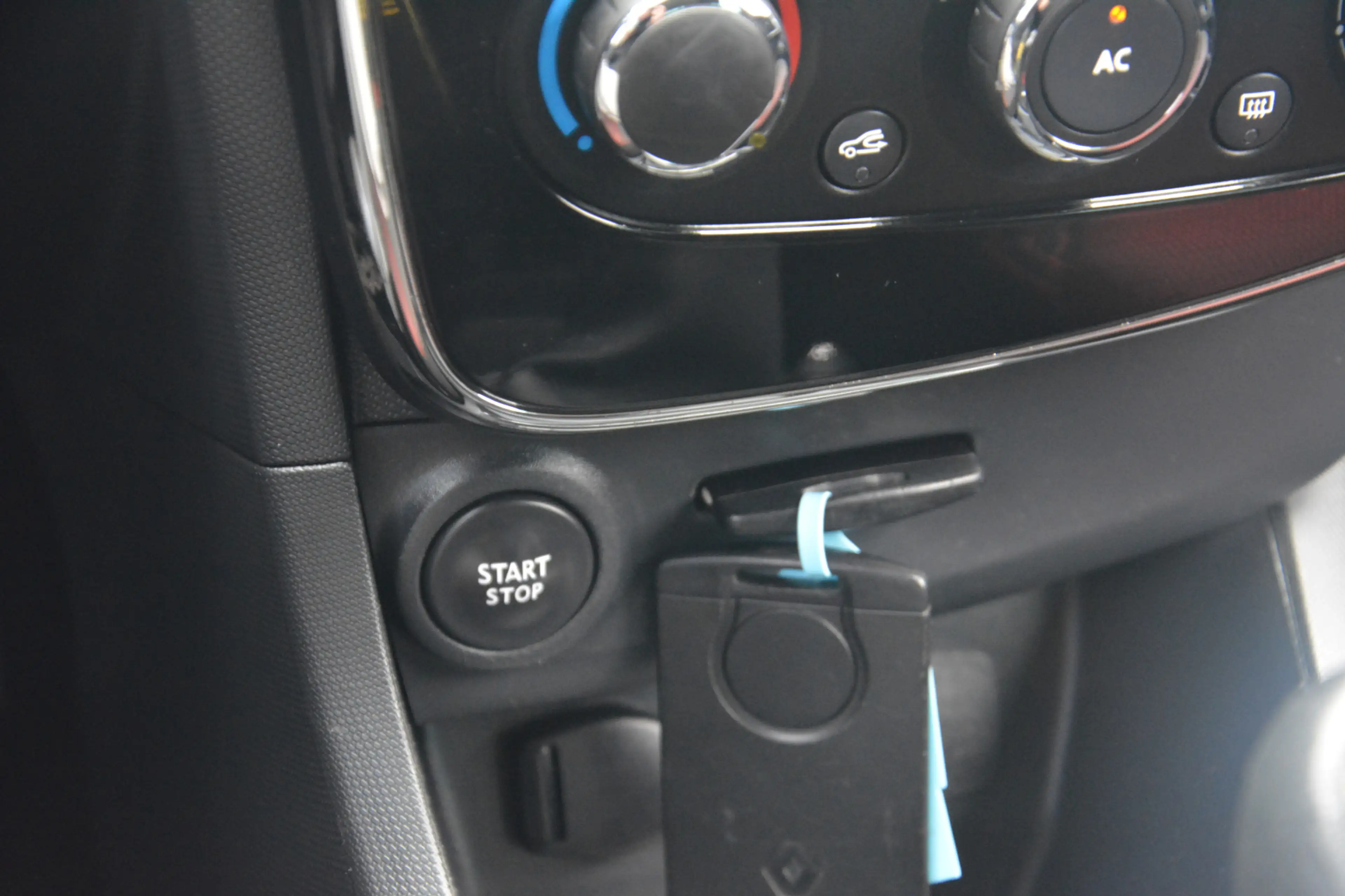Renault Clio 0.9 TCe Expression | Navigatie | Trekhaak | Airco — photo 19