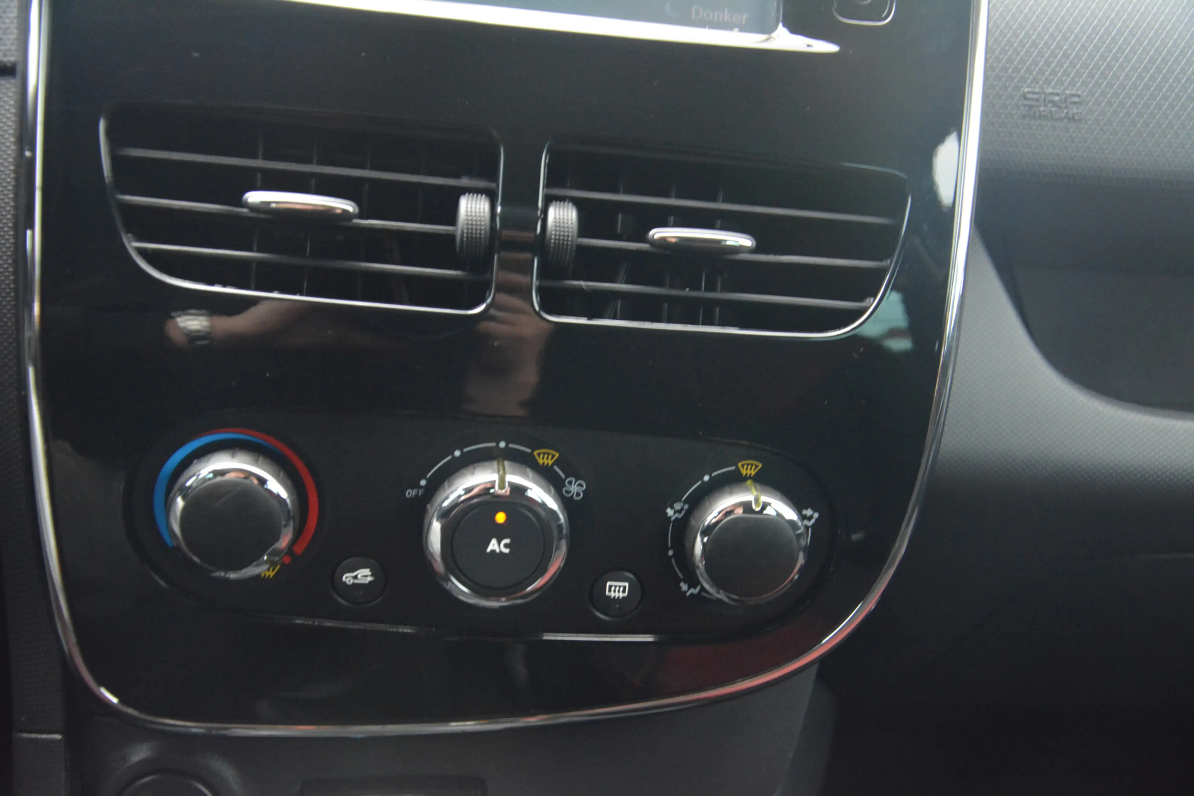 Renault Clio 0.9 TCe Expression | Navigatie | Trekhaak | Airco — photo 18