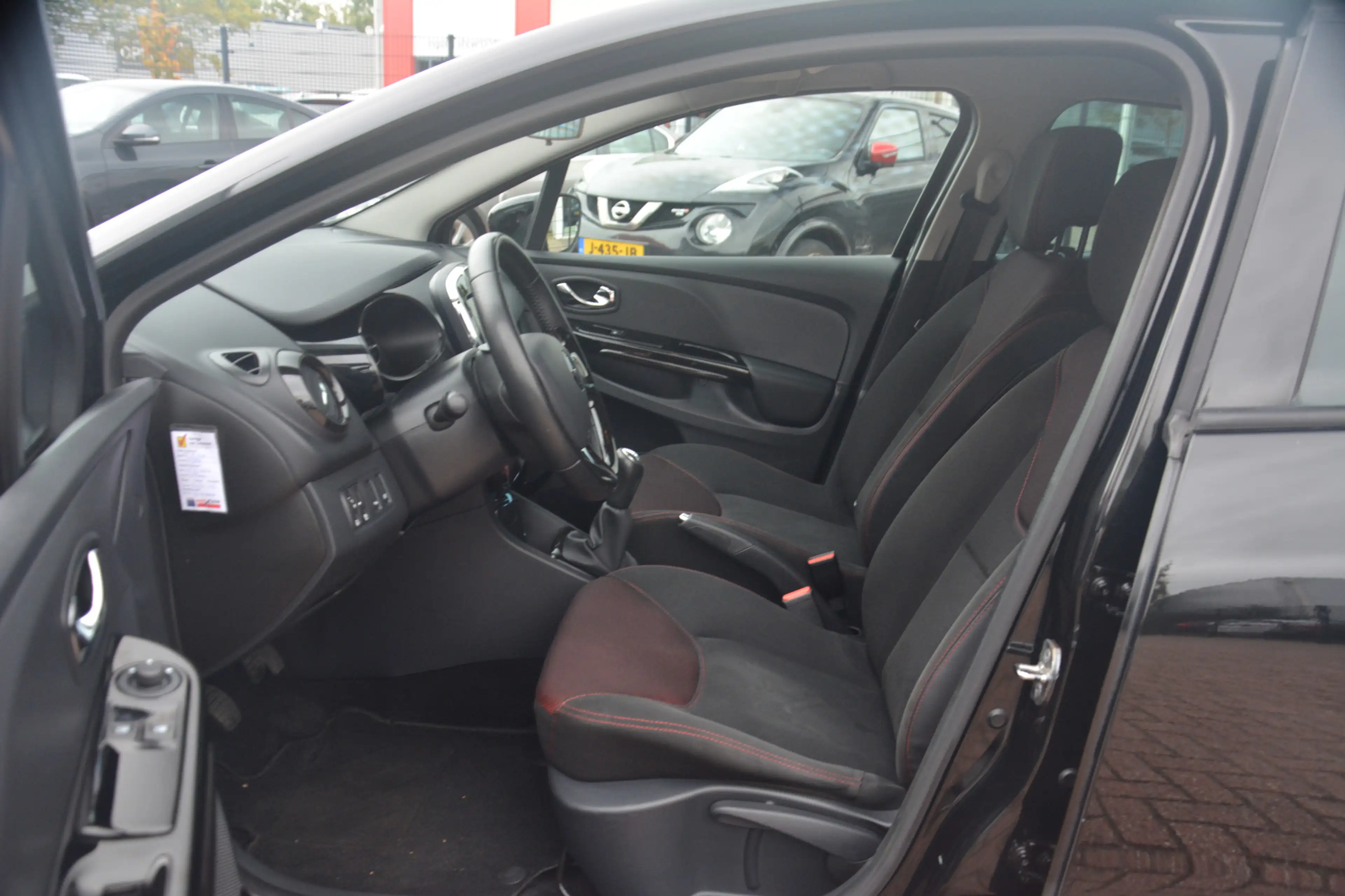 Renault Clio 0.9 TCe Expression | Navigatie | Trekhaak | Airco — photo 4