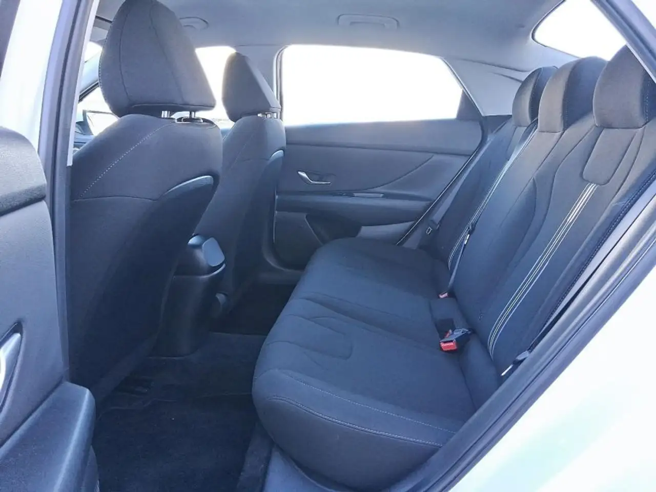Hyundai ELANTRA снимка Hyundai ELANTRA