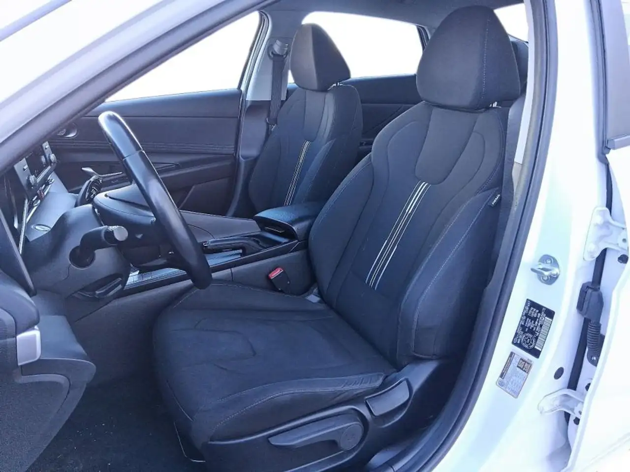 Hyundai ELANTRA снимка Hyundai ELANTRA