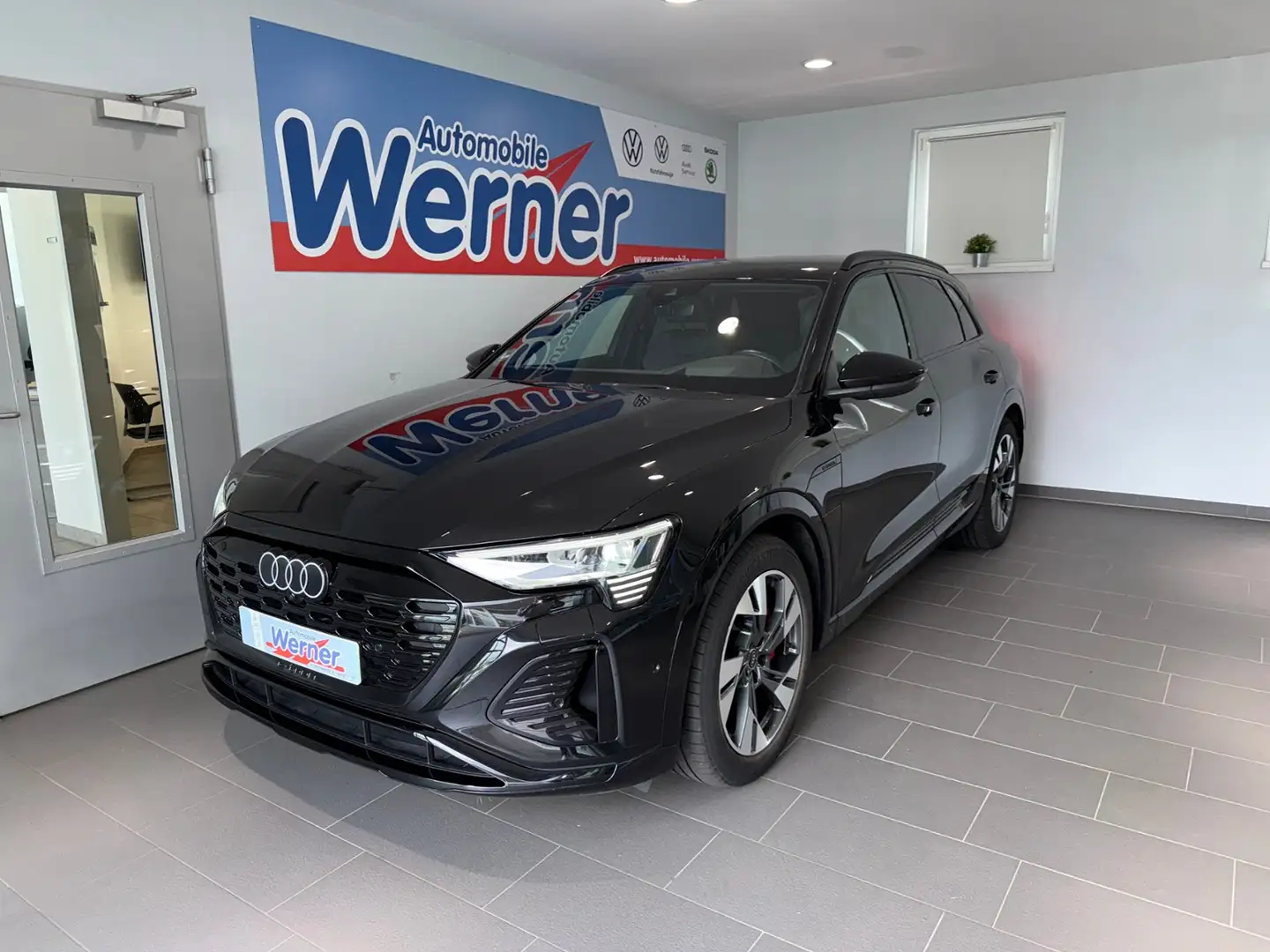 Audi Q8 e-tron S line 55 quattro Schwarz - 2